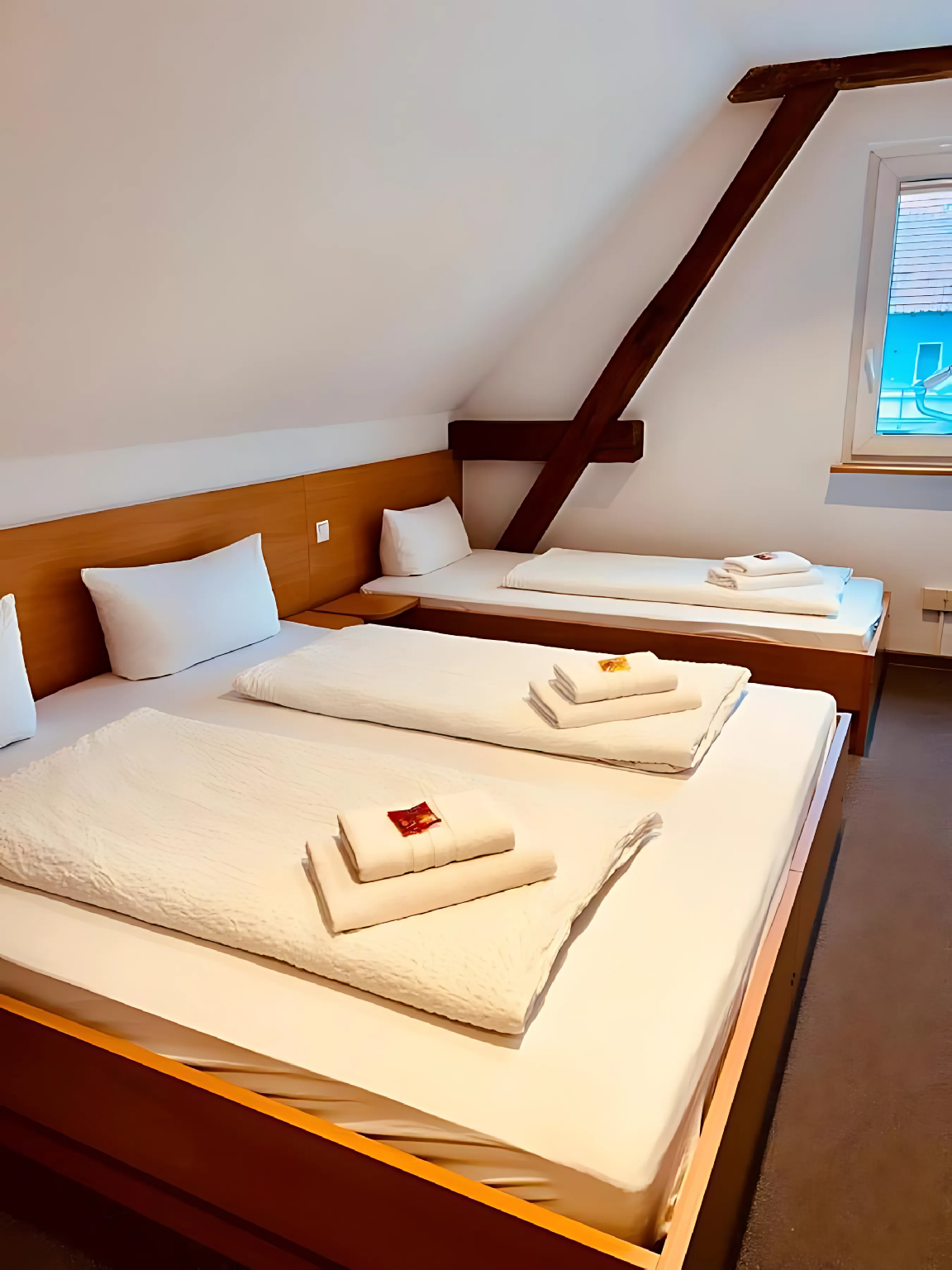 Dreibettzimmer-Eigenes Badezimmer