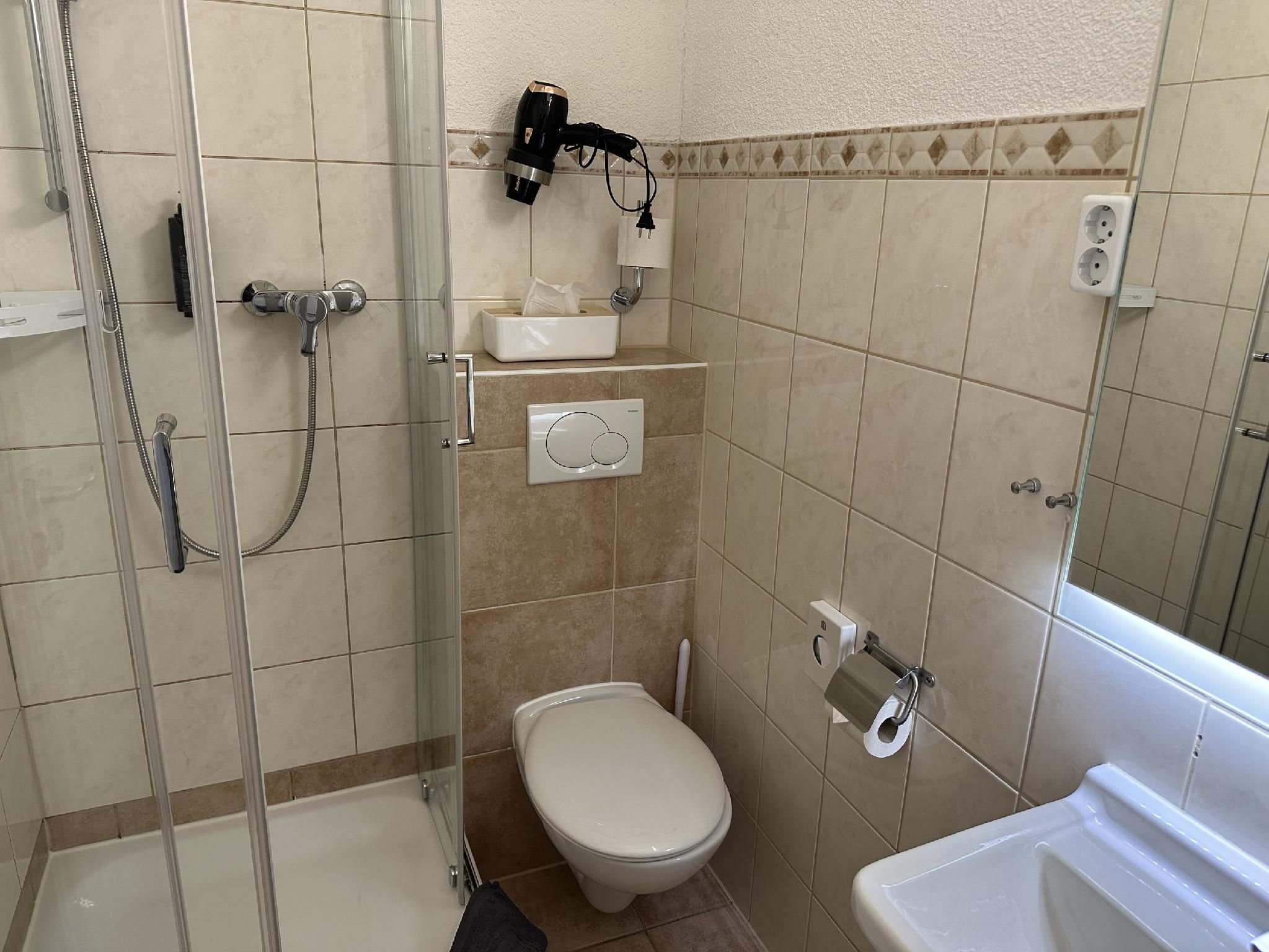 Dreibettzimmer-Standard-Eigenes Badezimmer