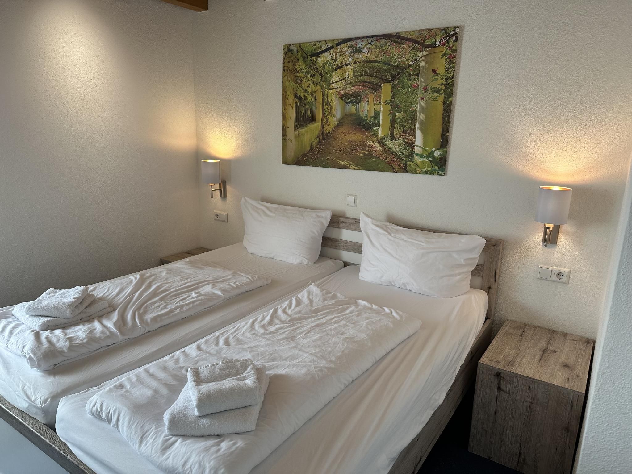 Vierbettzimmer-Gartenblick-Eigenes Badezimmer