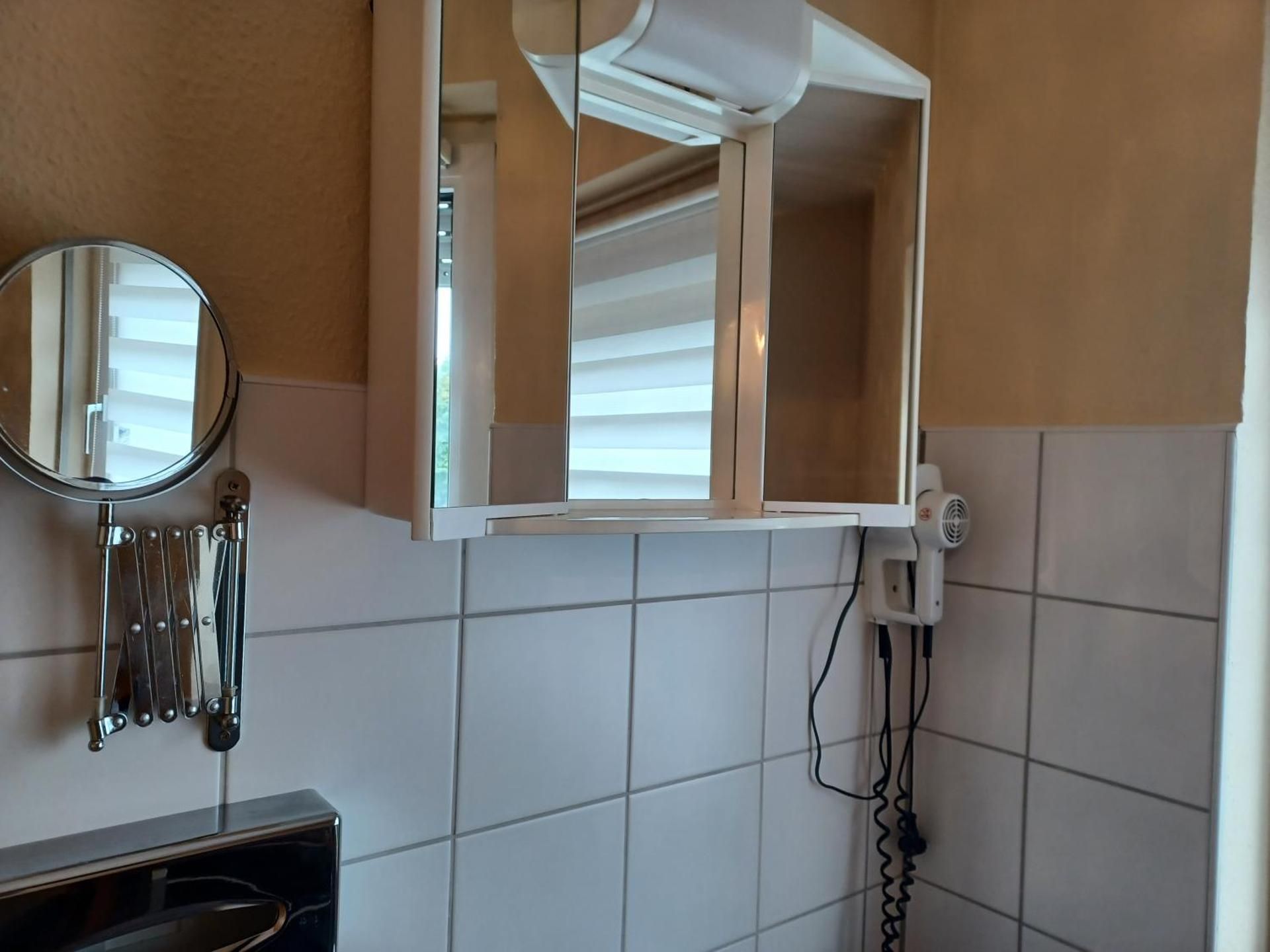 Single Room with Shared Toilet