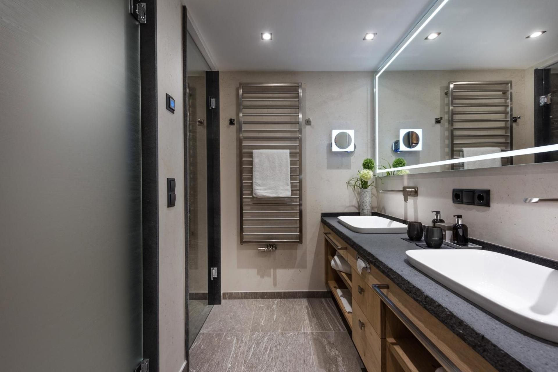 Deluxe Double Room with Shower