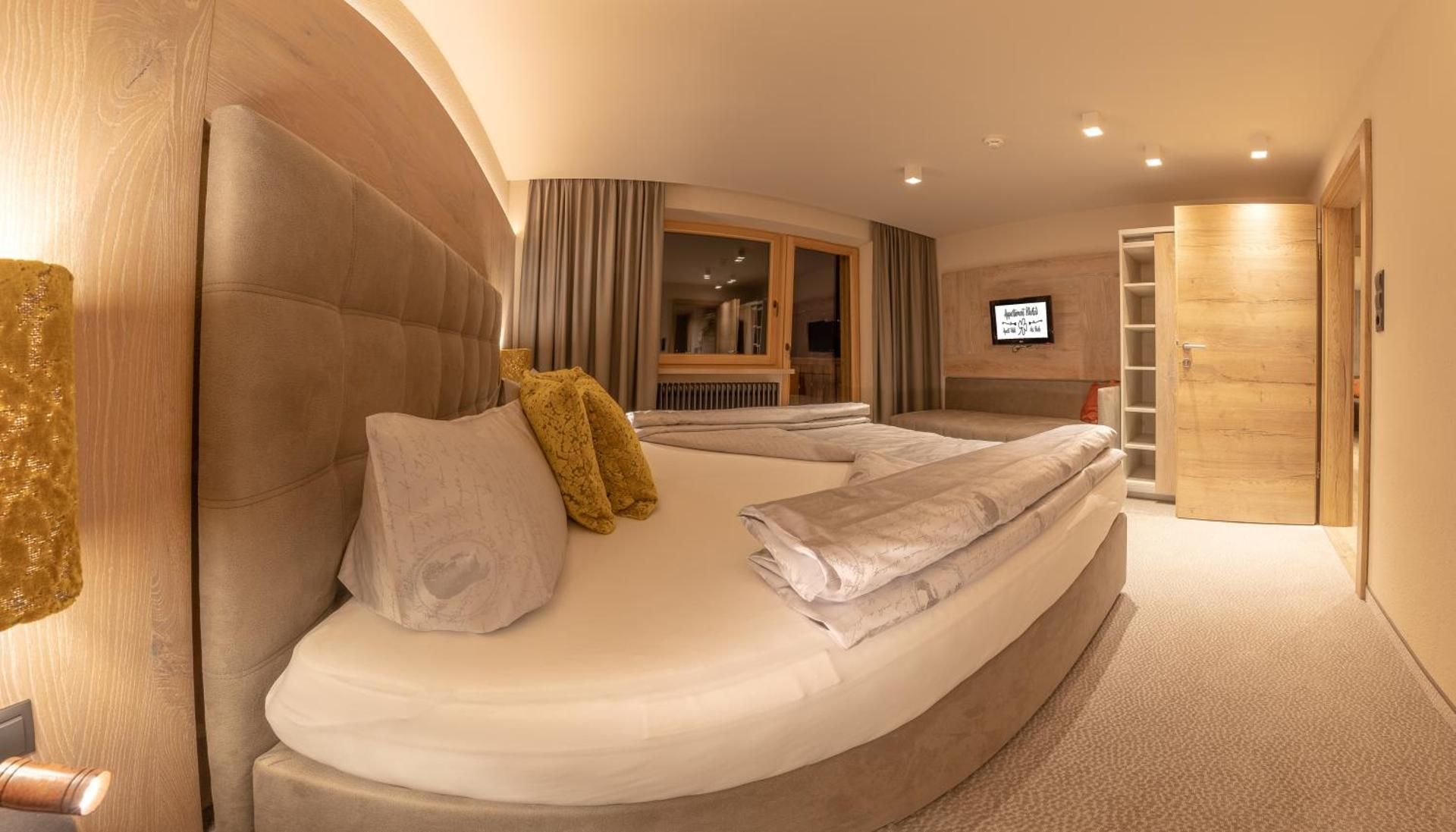 One-Bedroom Apartment with Balcony