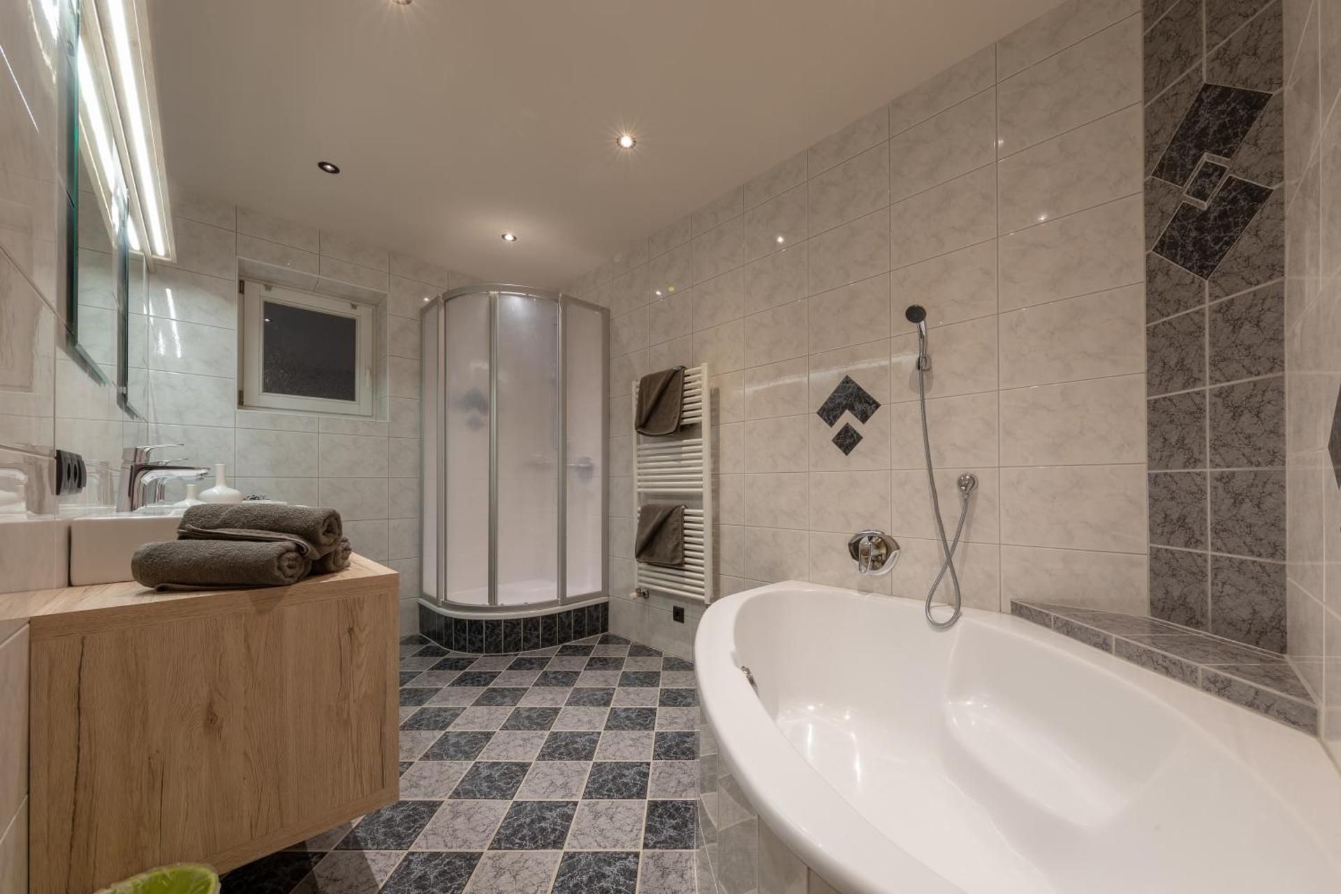 Deluxe Apartment
