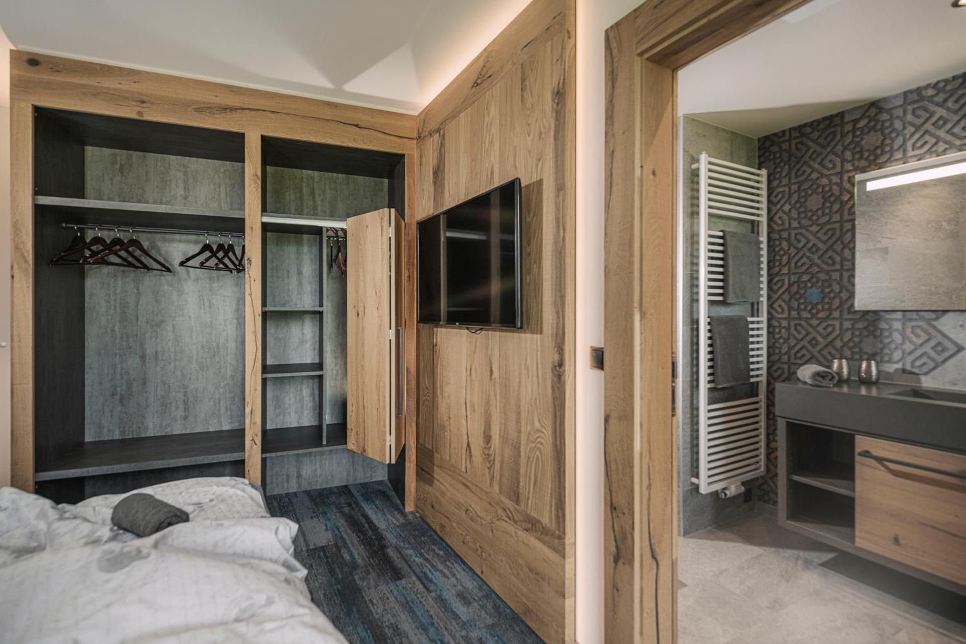Junior Suite with Pool View