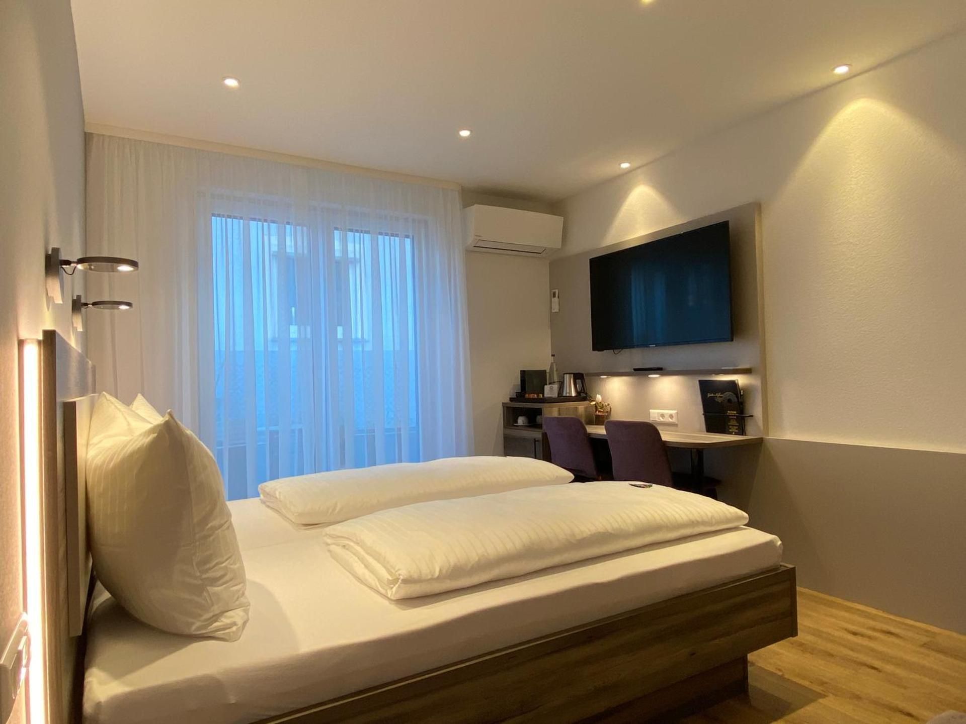 Double Room with Balcony (3 Adults)