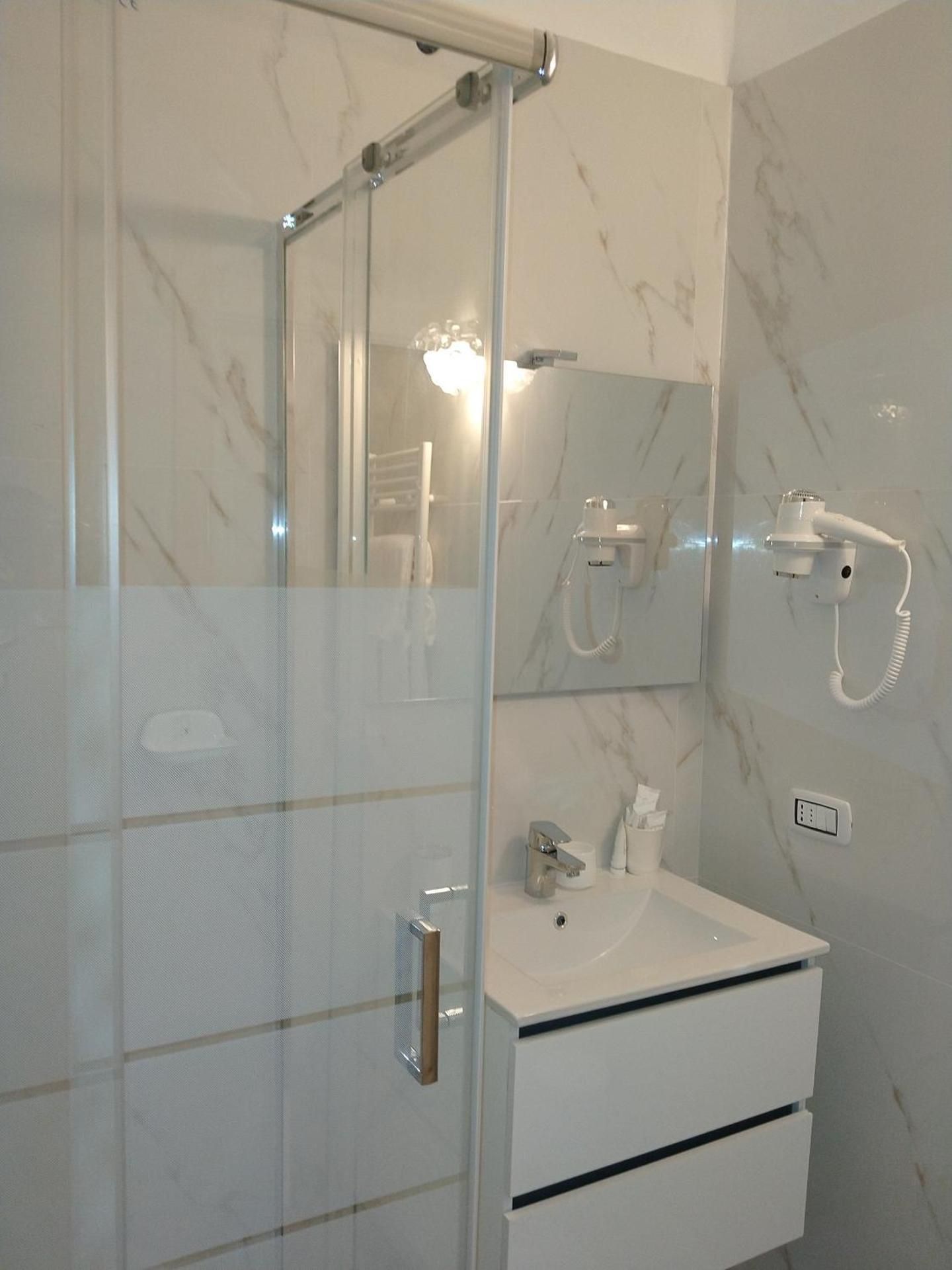 Deluxe Double Room with Shower