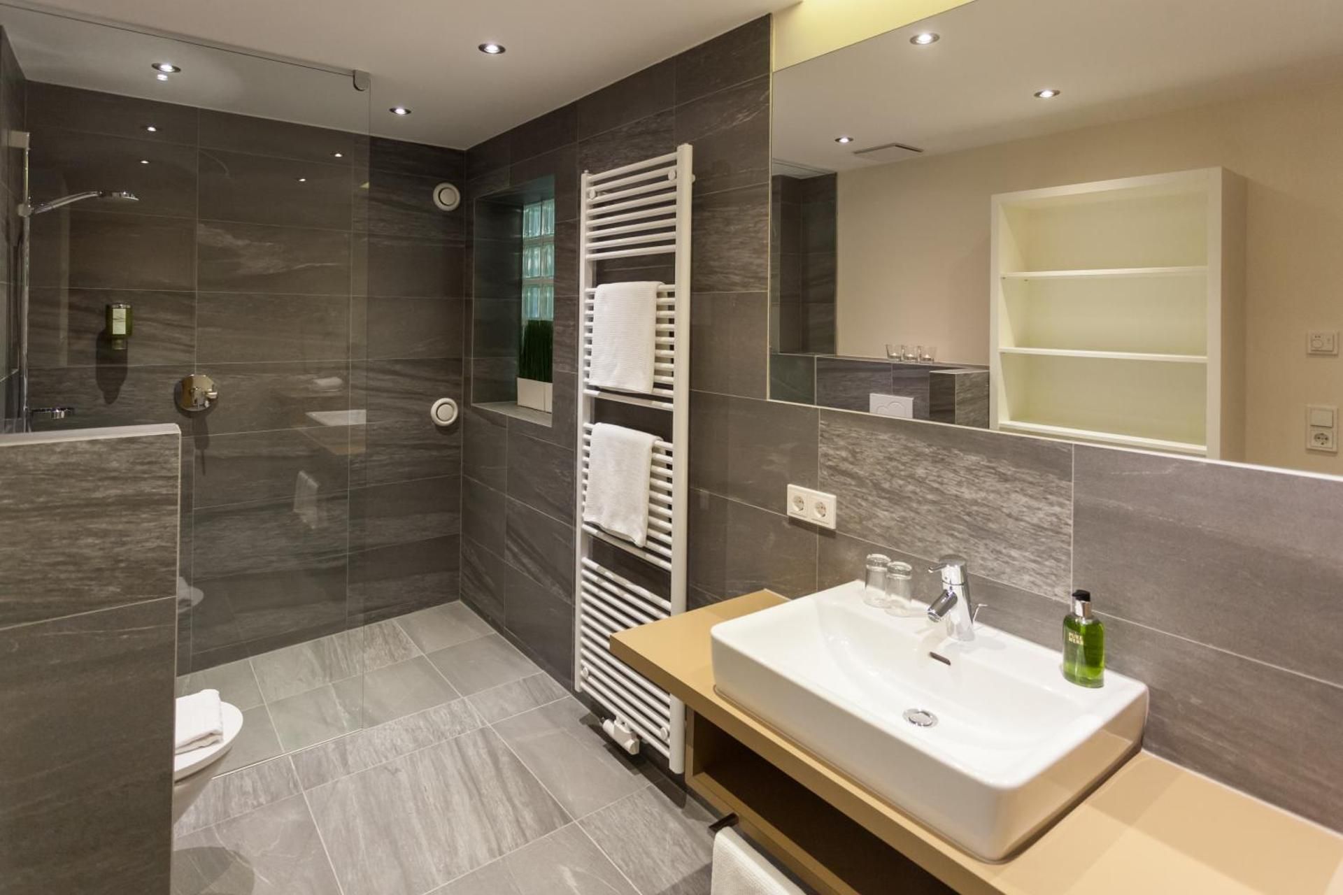 Two-Bedroom Apartment with Balcony I
