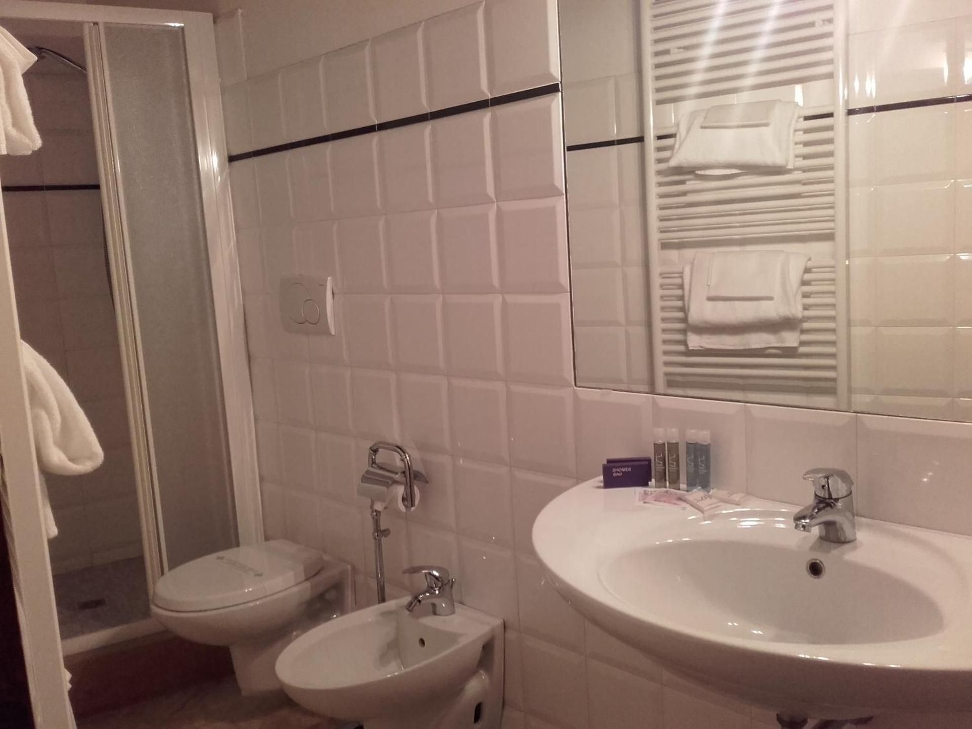 Deluxe Double Room (2 Adults + 1 Child)