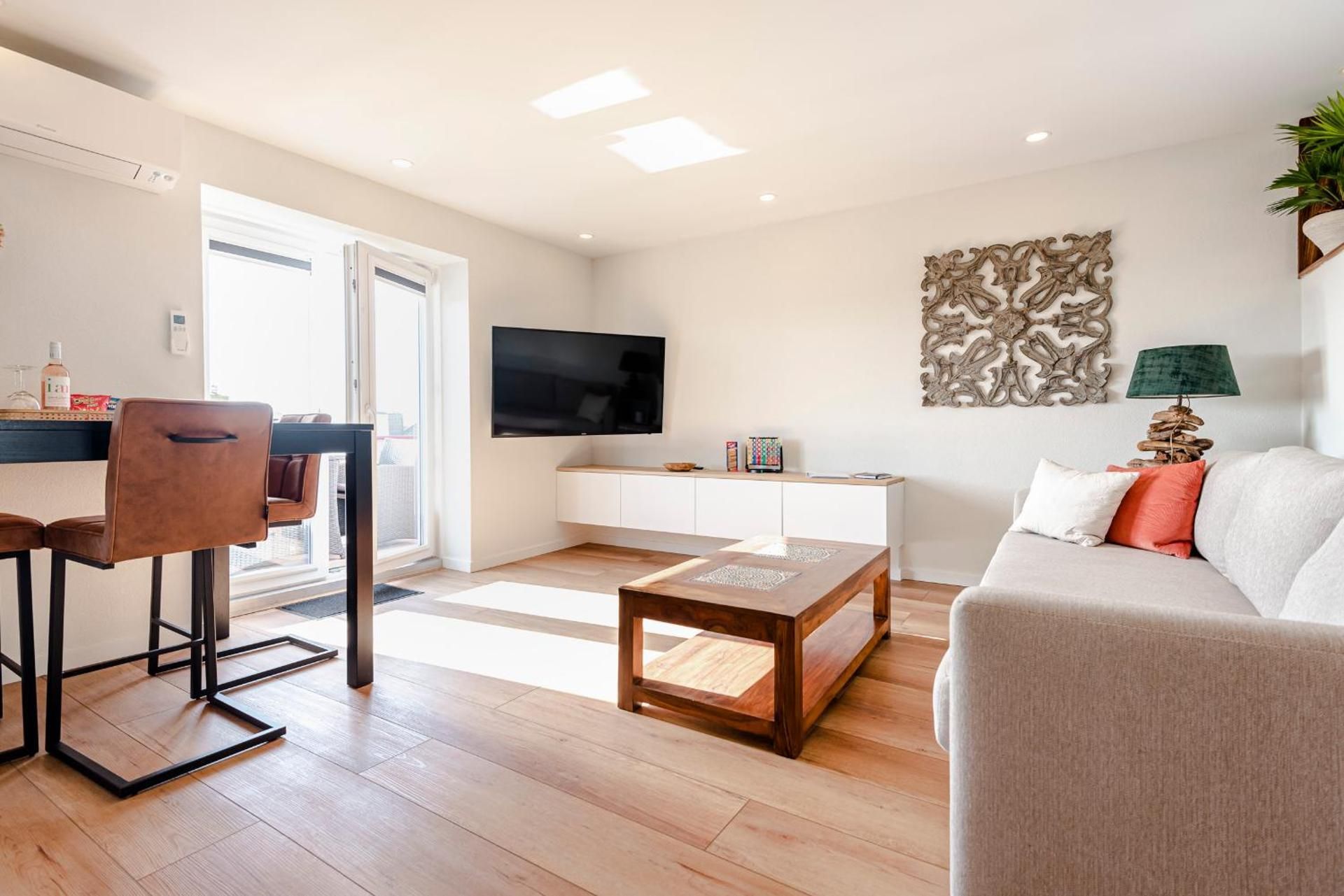 DELUXE APARTMENT