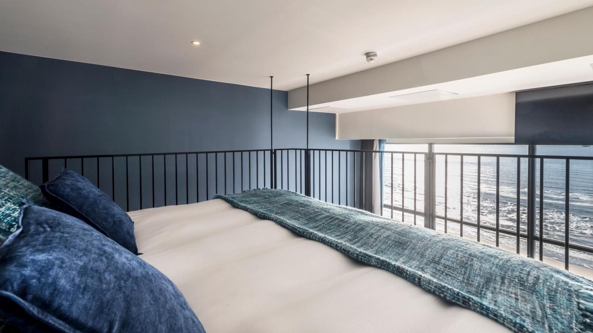 LOFT 18K2 WITH FULL SEA VIEW AND SHOWER