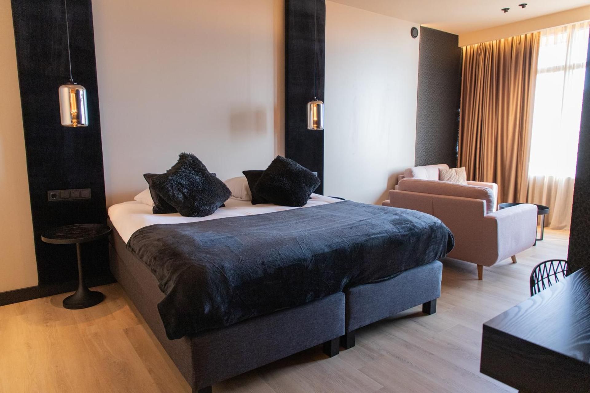 Comfort Room with Bathtub