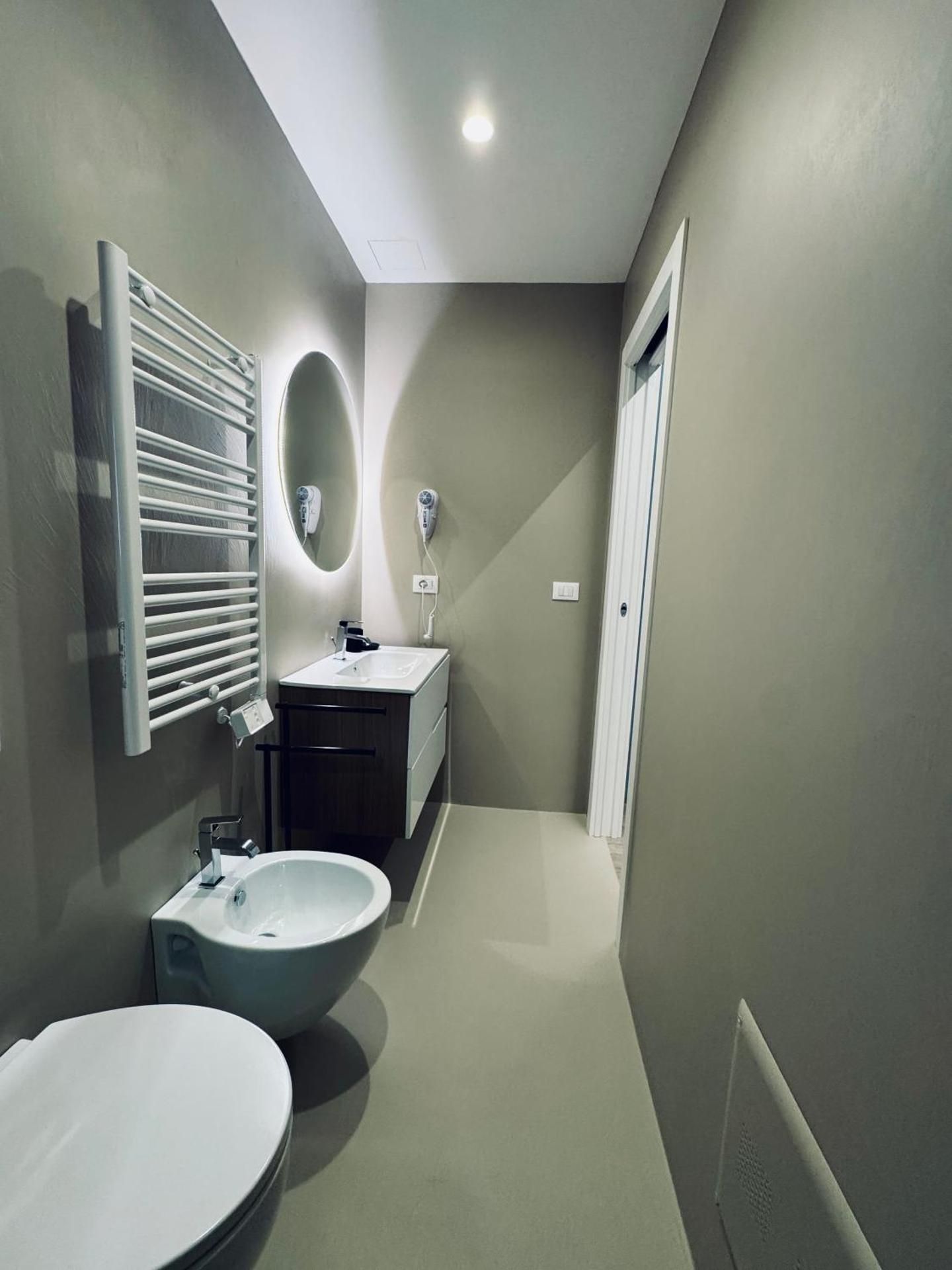 One-Bedroom Apartment with Park View