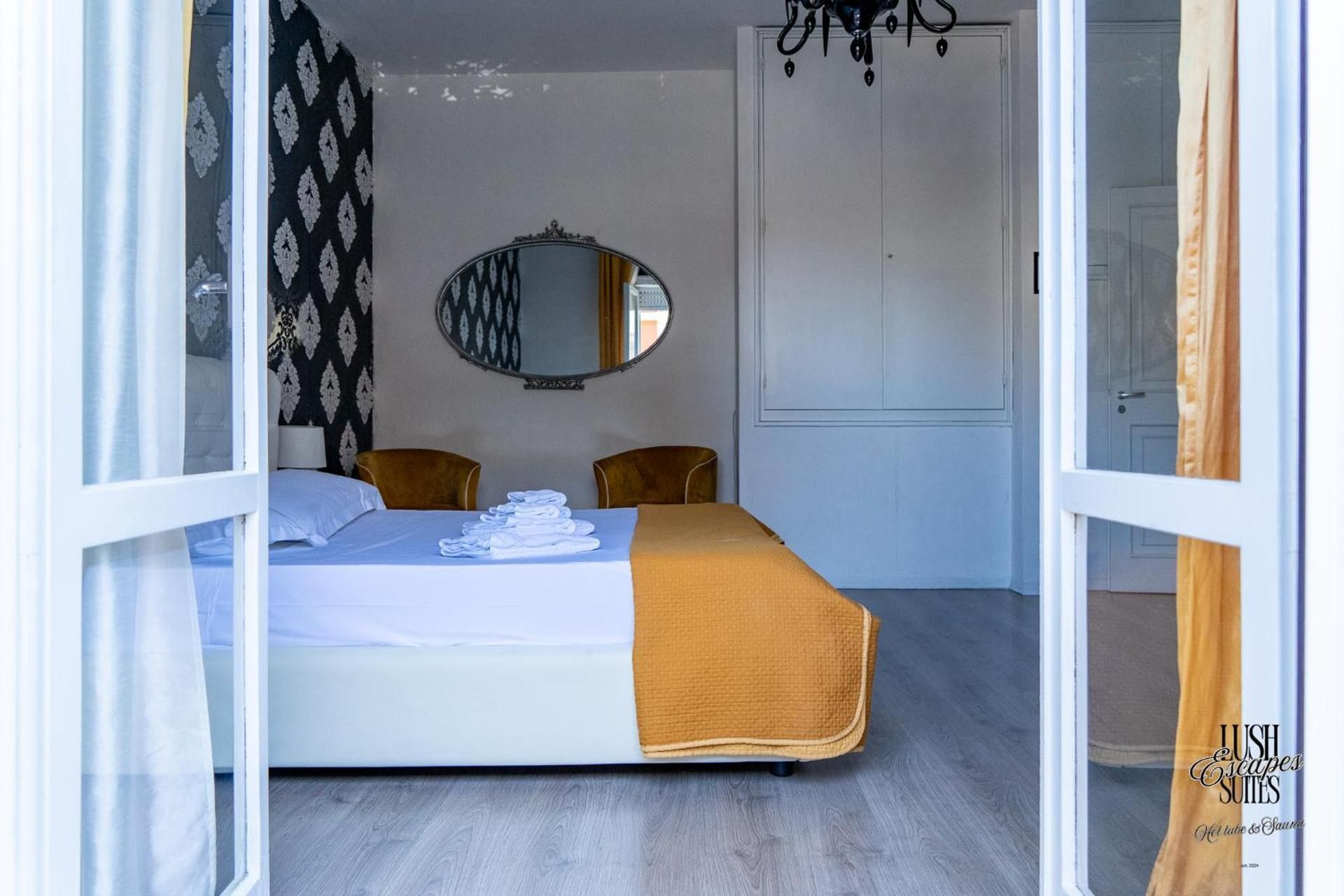 Queen Room with Spa Bath