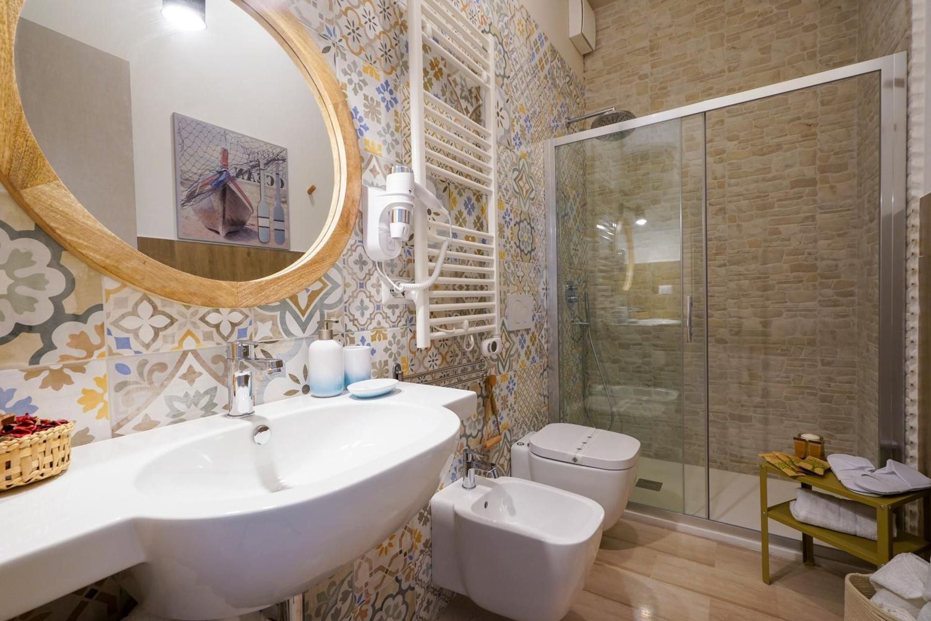 Mediterranea Apartment- CENTRAL STATION - FREE WIFI&NETFLIX DELUXE APARTMENT