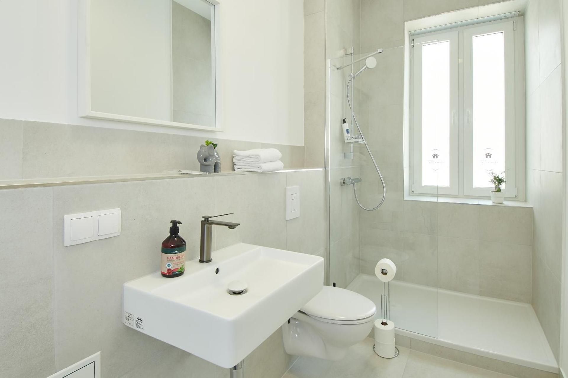 One-Bedroom Deluxe Apartment
