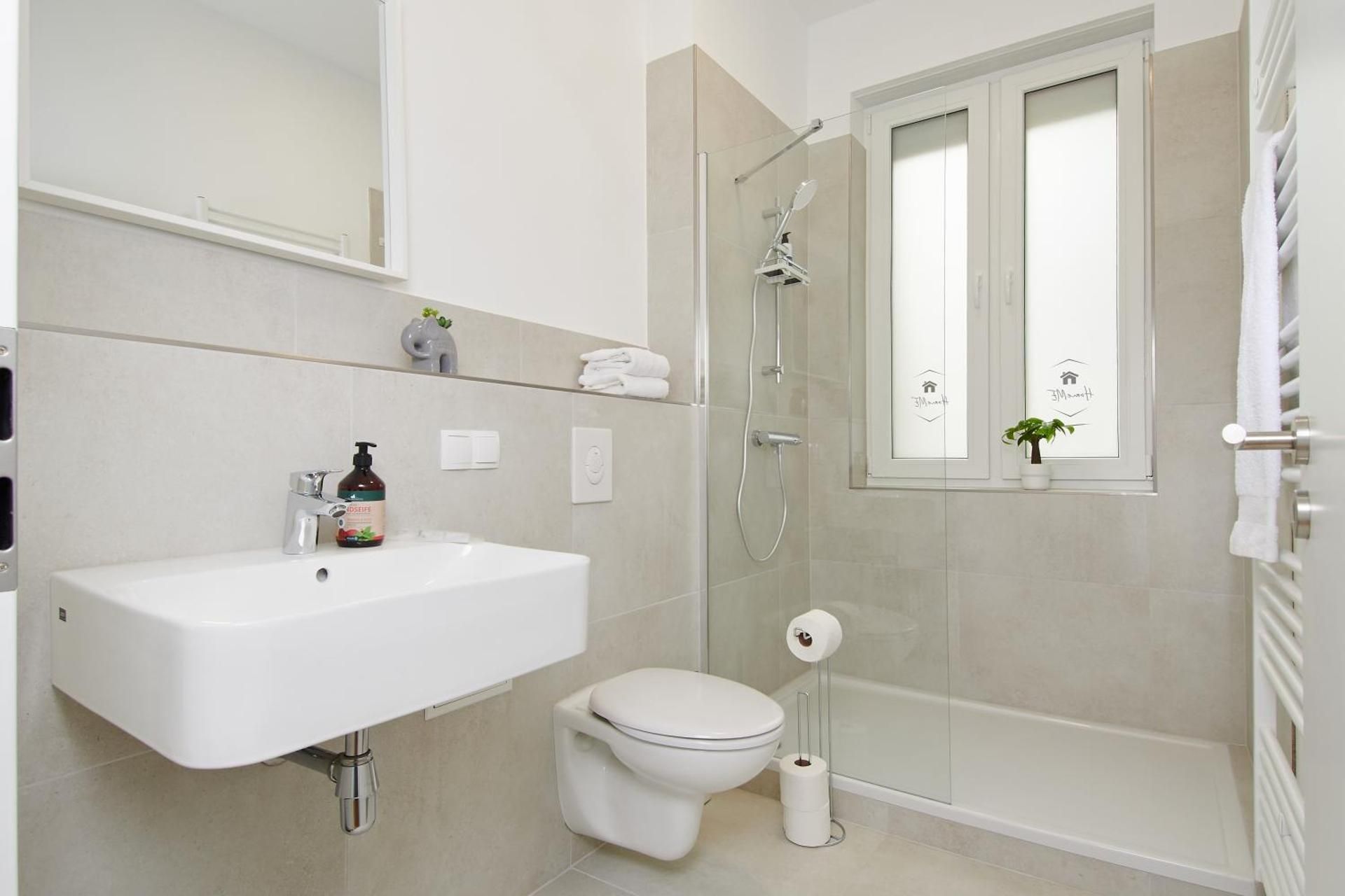 Deluxe One-Bedroom Apartment
