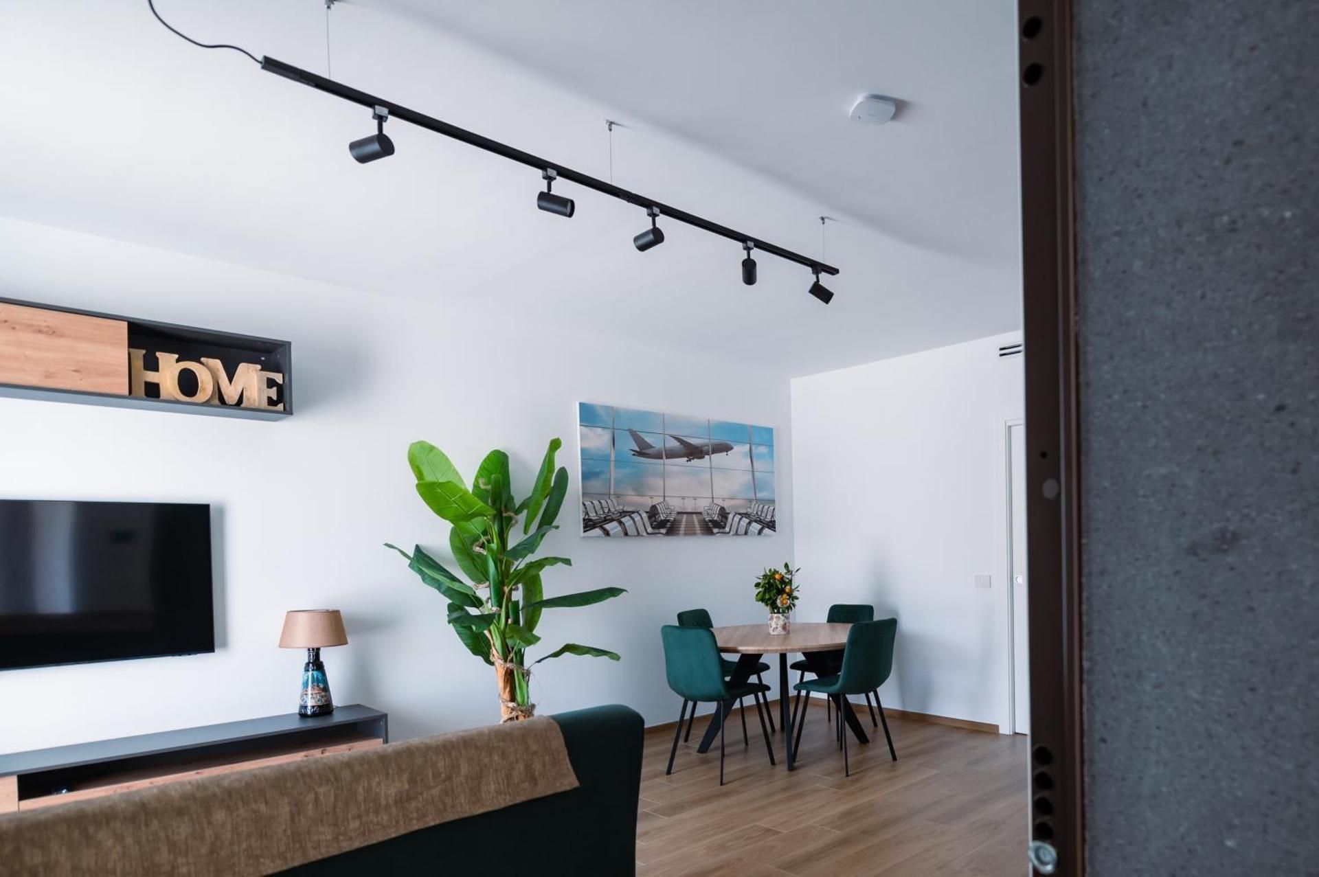 shared lounge/tv area