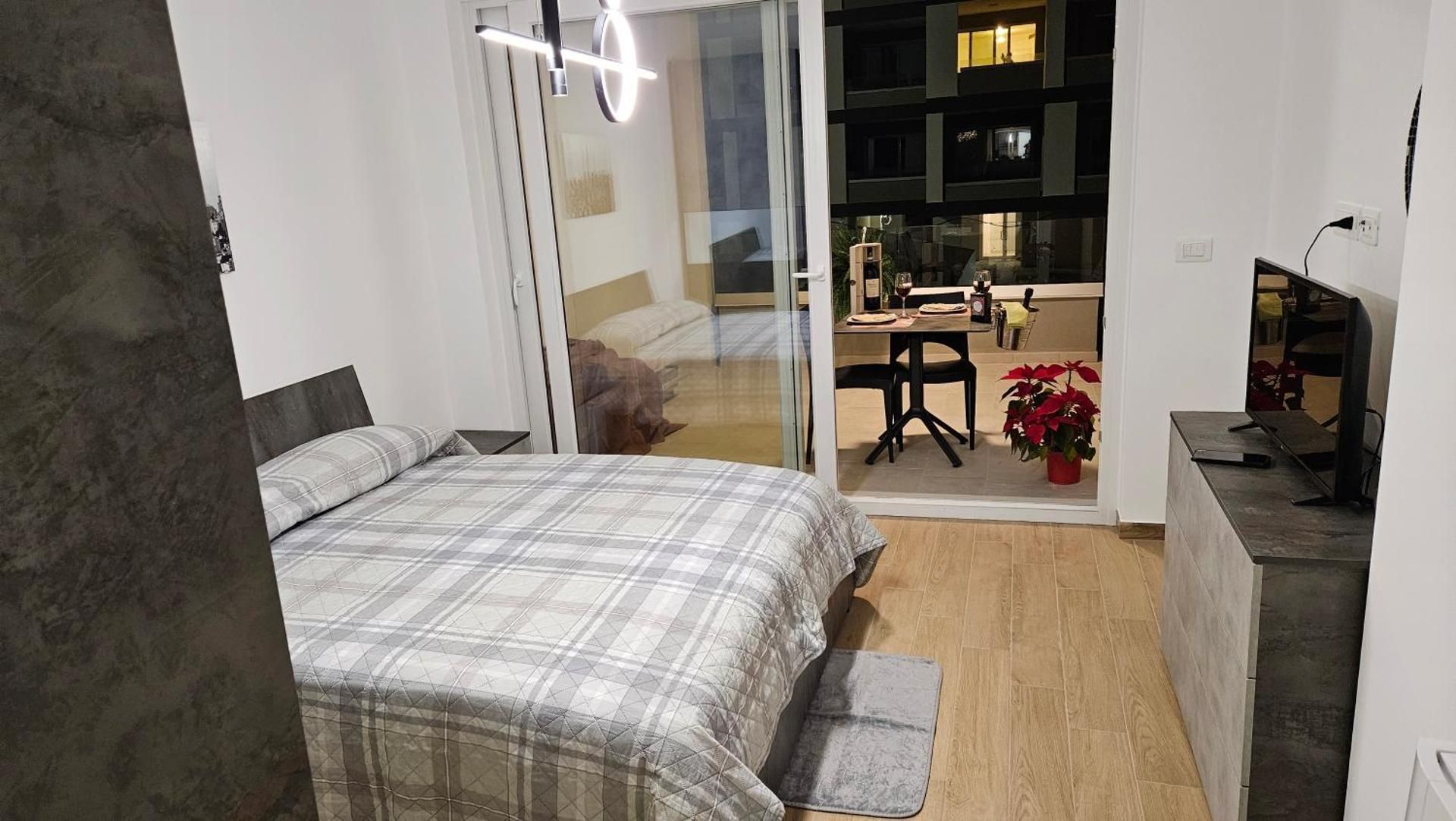 Vincotto's home garden Triple Room with Private External Bathroom 2