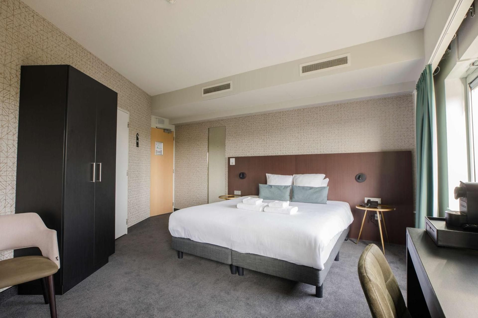 Flonk Hotel Groningen Zuid, BW Signature Collection 1 King Bed, Nonsmoking, Comfort Room, Deluxe Room, Sofabed 2