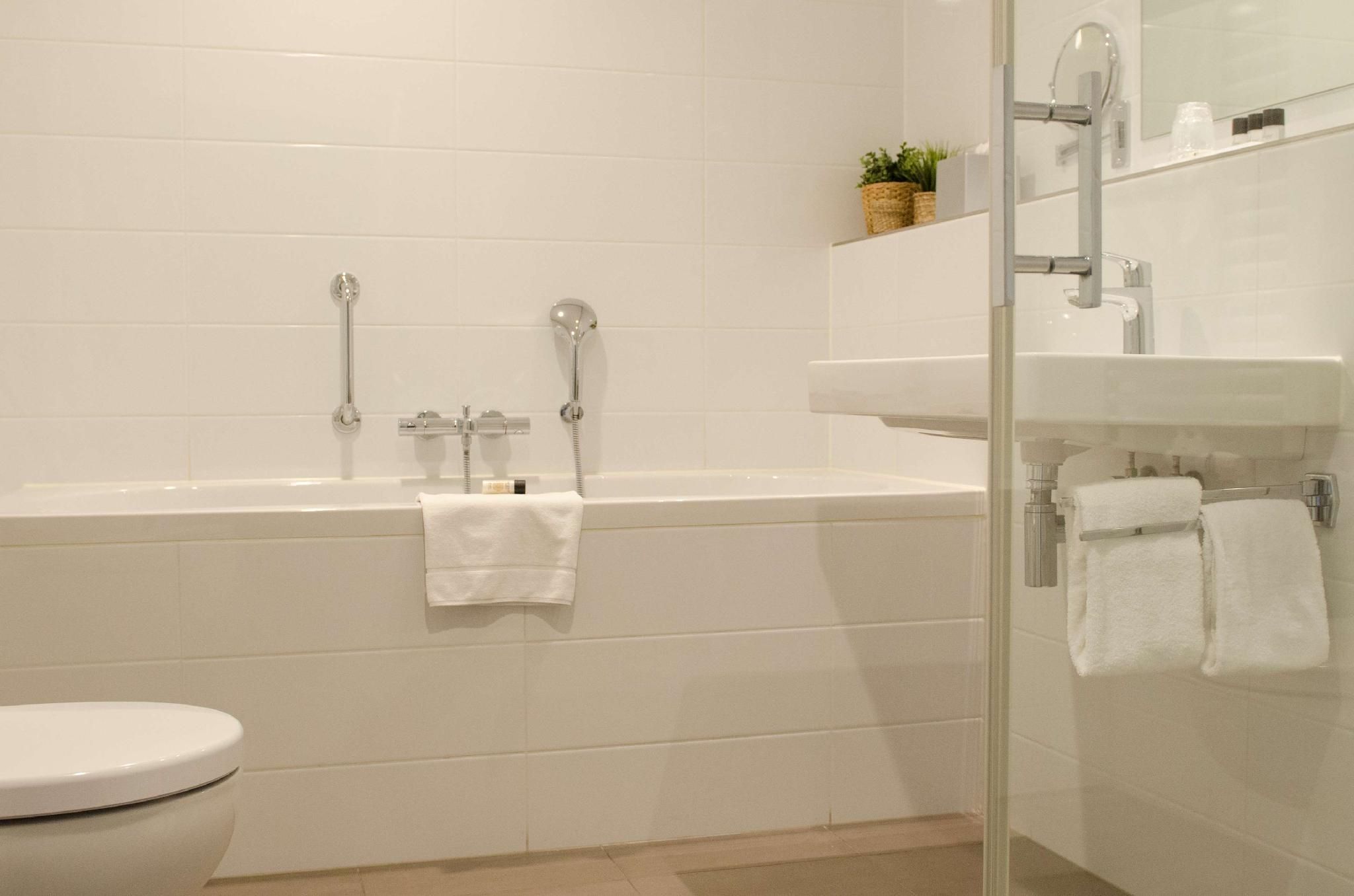 Flonk Hotel Groningen Zuid, BW Signature Collection 1 King Bed, Nonsmoking, Executive Room 2