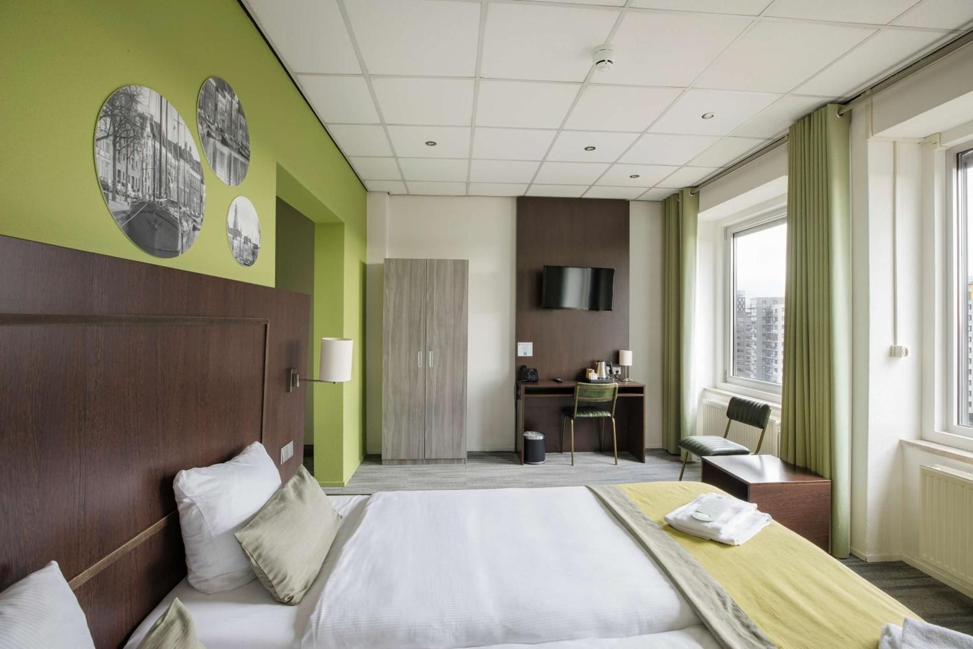 2 Single Beds, NonSmoking, Classic Room