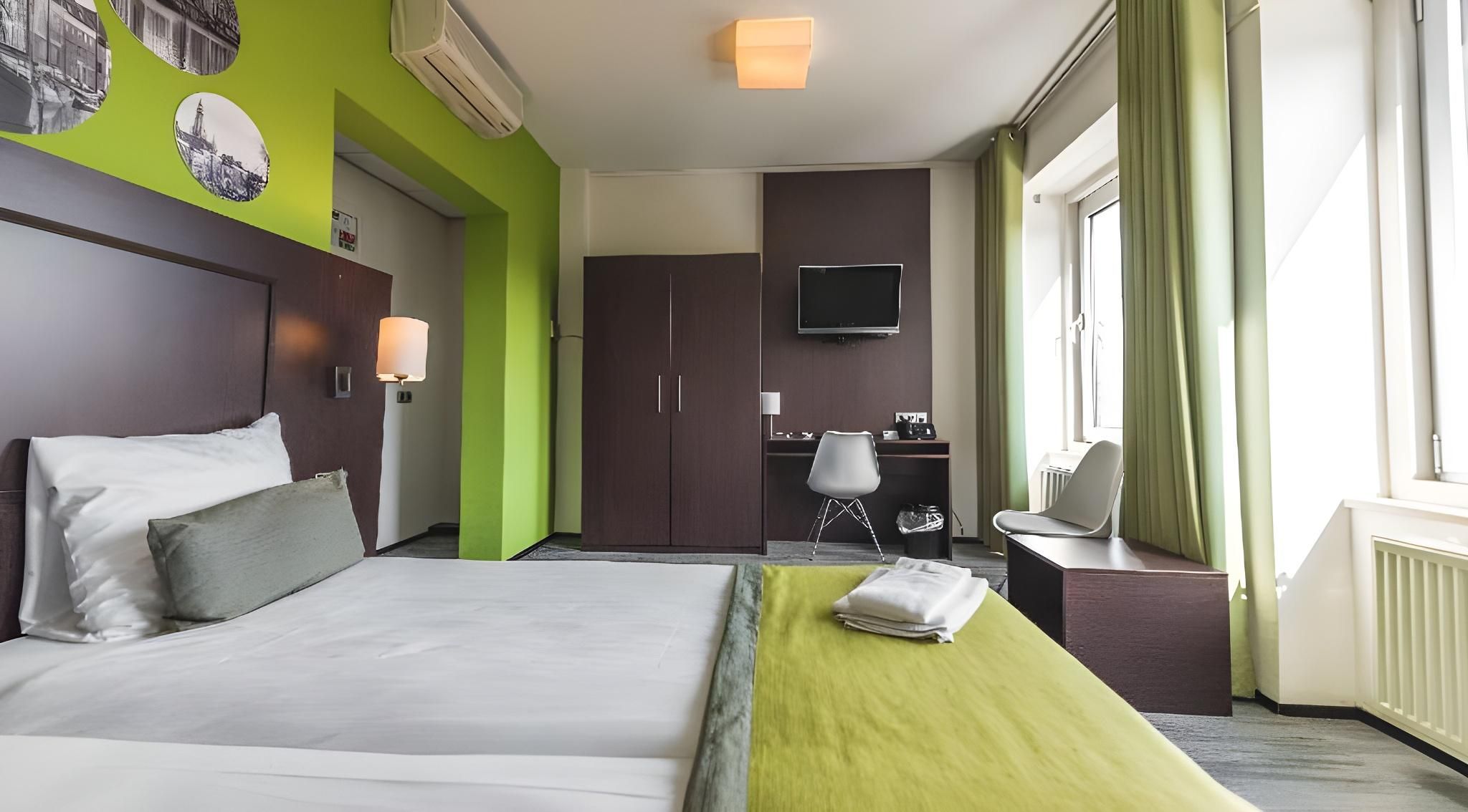 2 Single Beds, NonSmoking, Classic Room