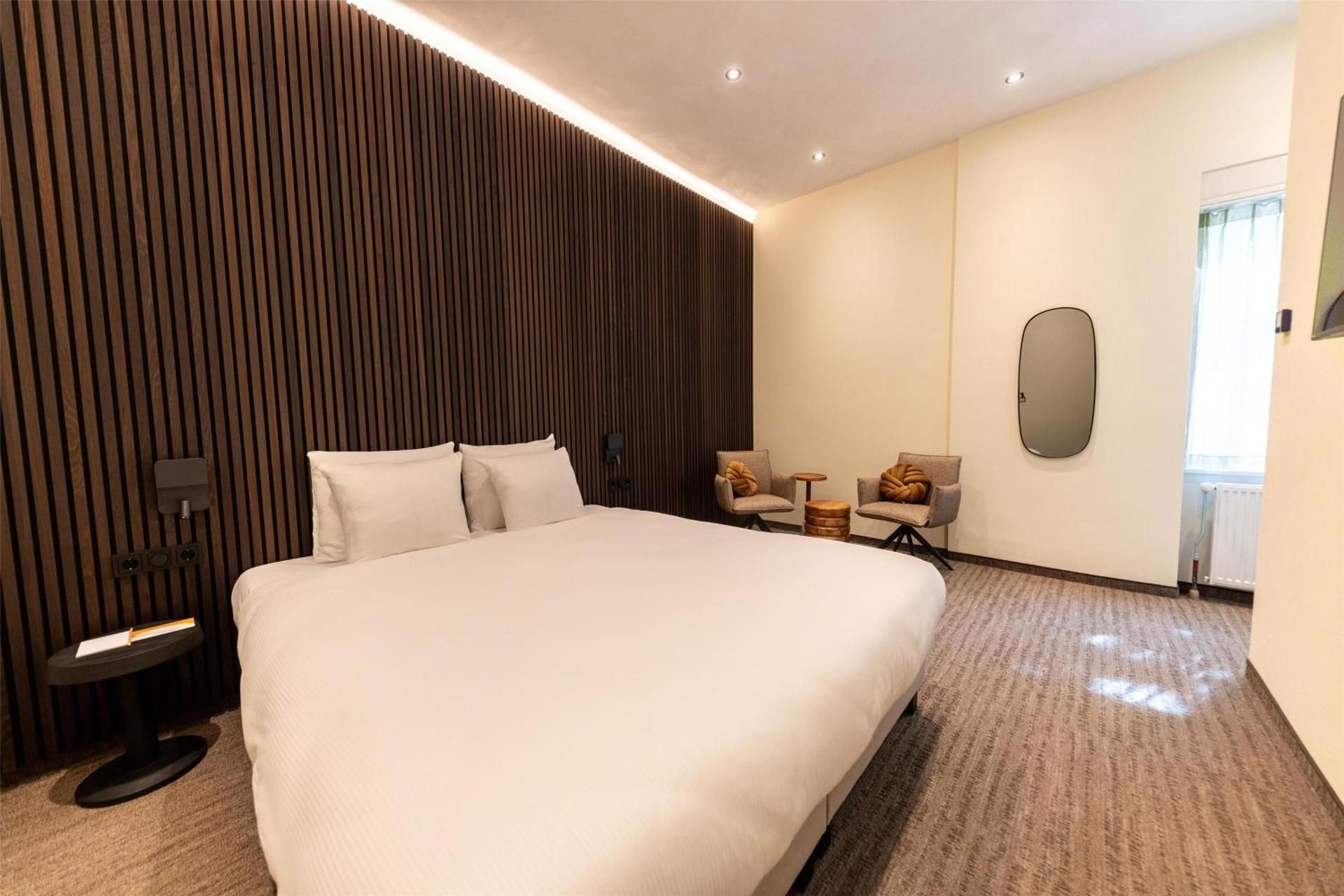 King Room with Sofa Bed - Non-Smoking