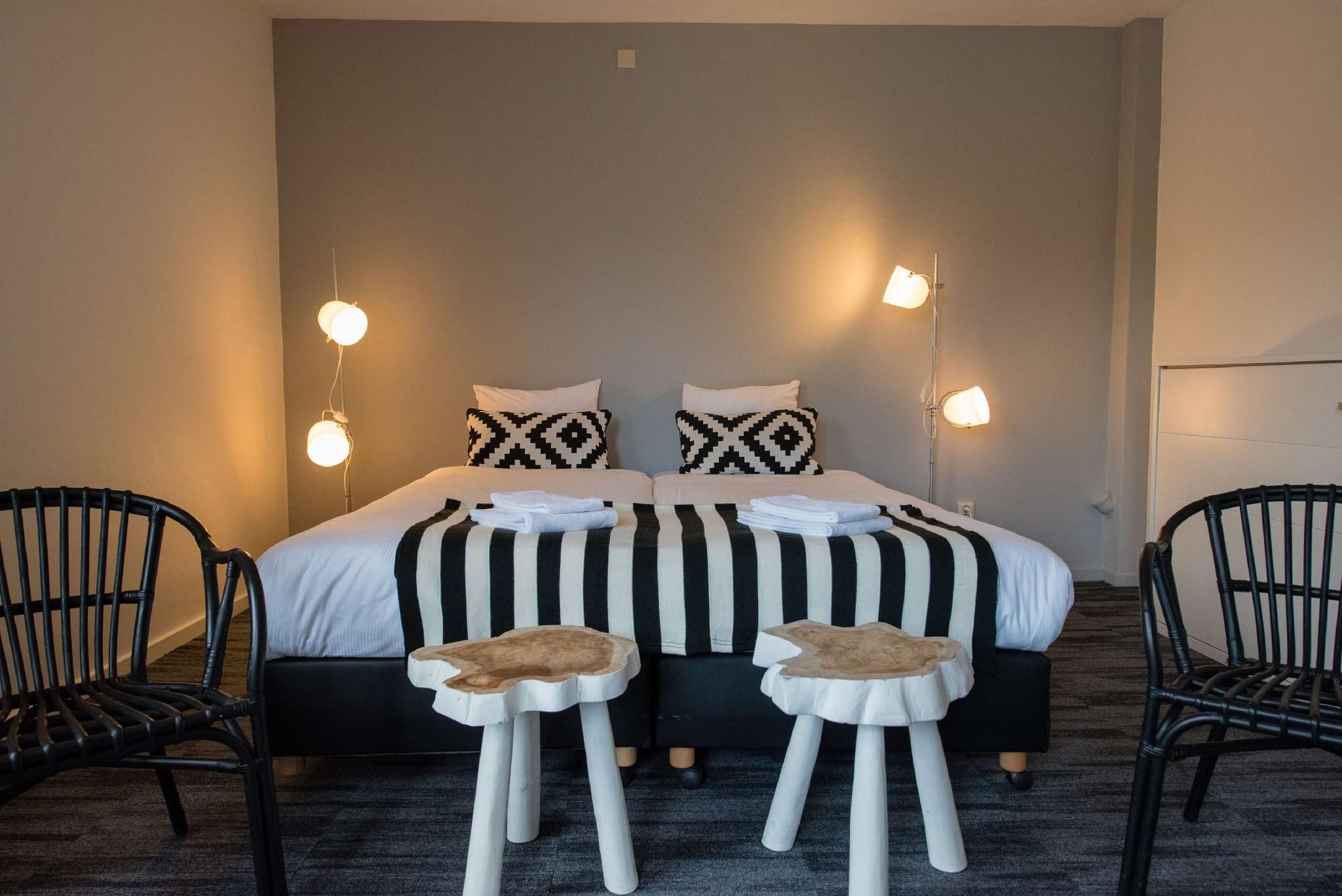 Apartment - 2 Single Beds, Non-Smoking, One Bedroom, Kitchenette, Balcony, Sitting Area, Dining Room