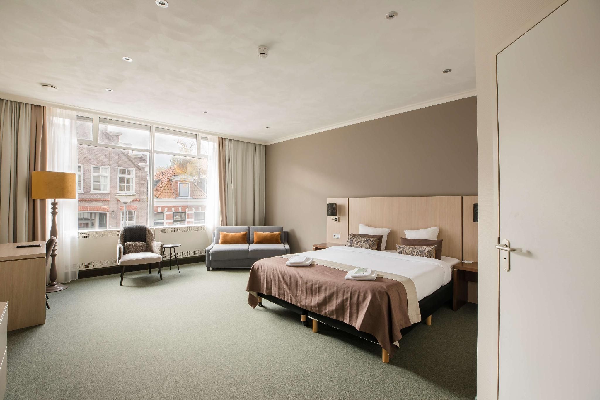 1 King Bed, NonSmoking, Superior Room