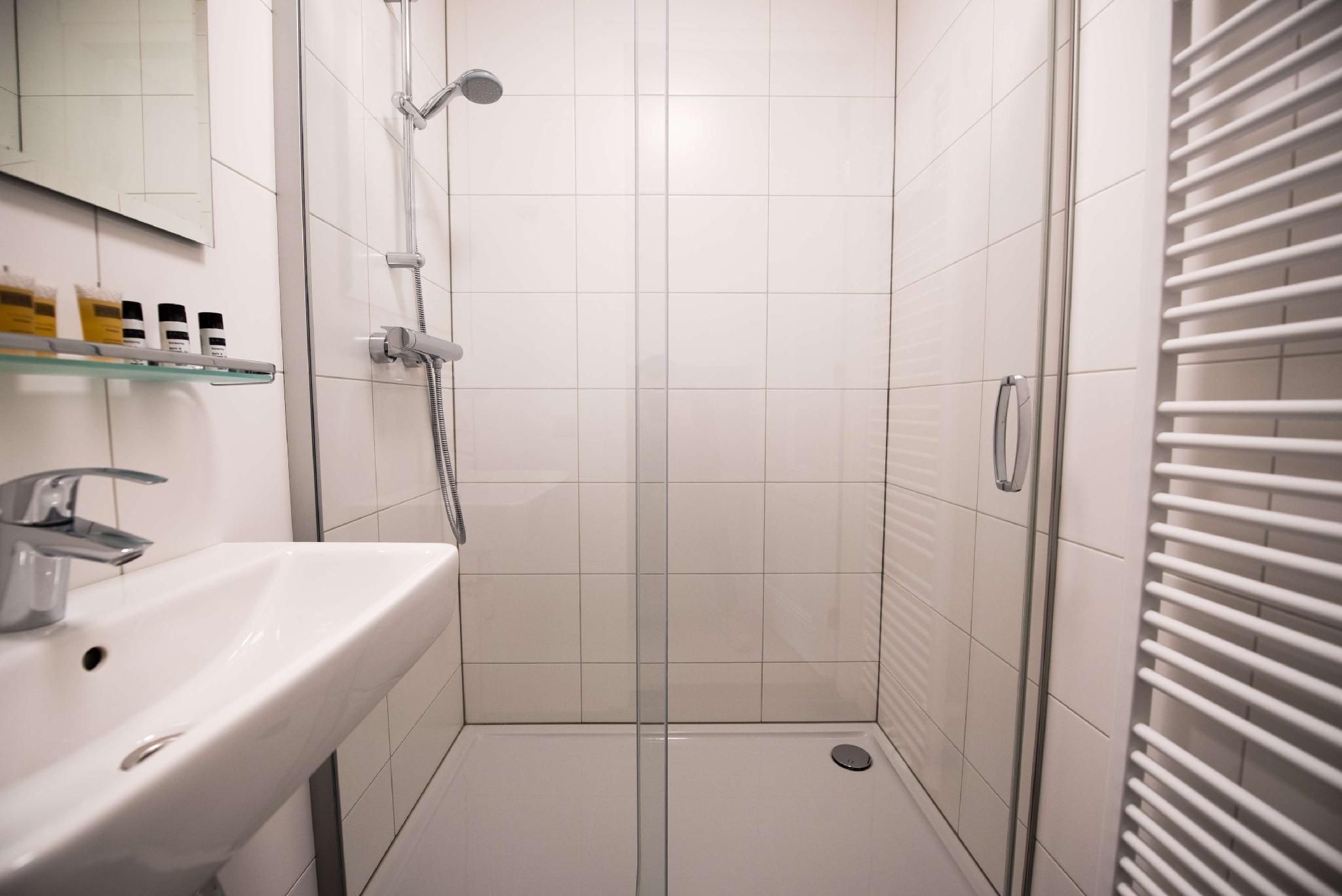 Apartment - 4 Single Beds, Non-smoking, Two Bedrooms, Kitchenette, Balcony, Sitting Area, Dining Roo