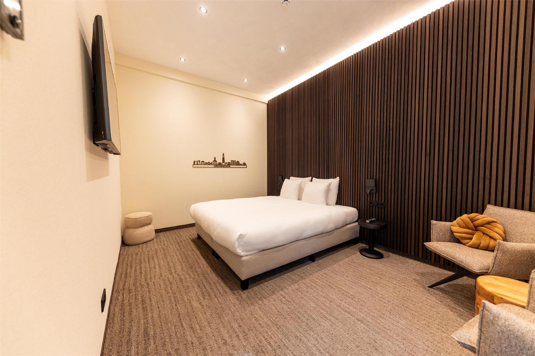 1 King Bed, Nonsmoking, Sofabed