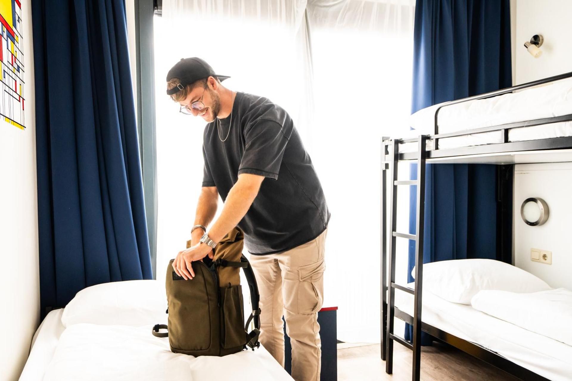 Bud Gett Hostels Twin Room with Bunk Bed