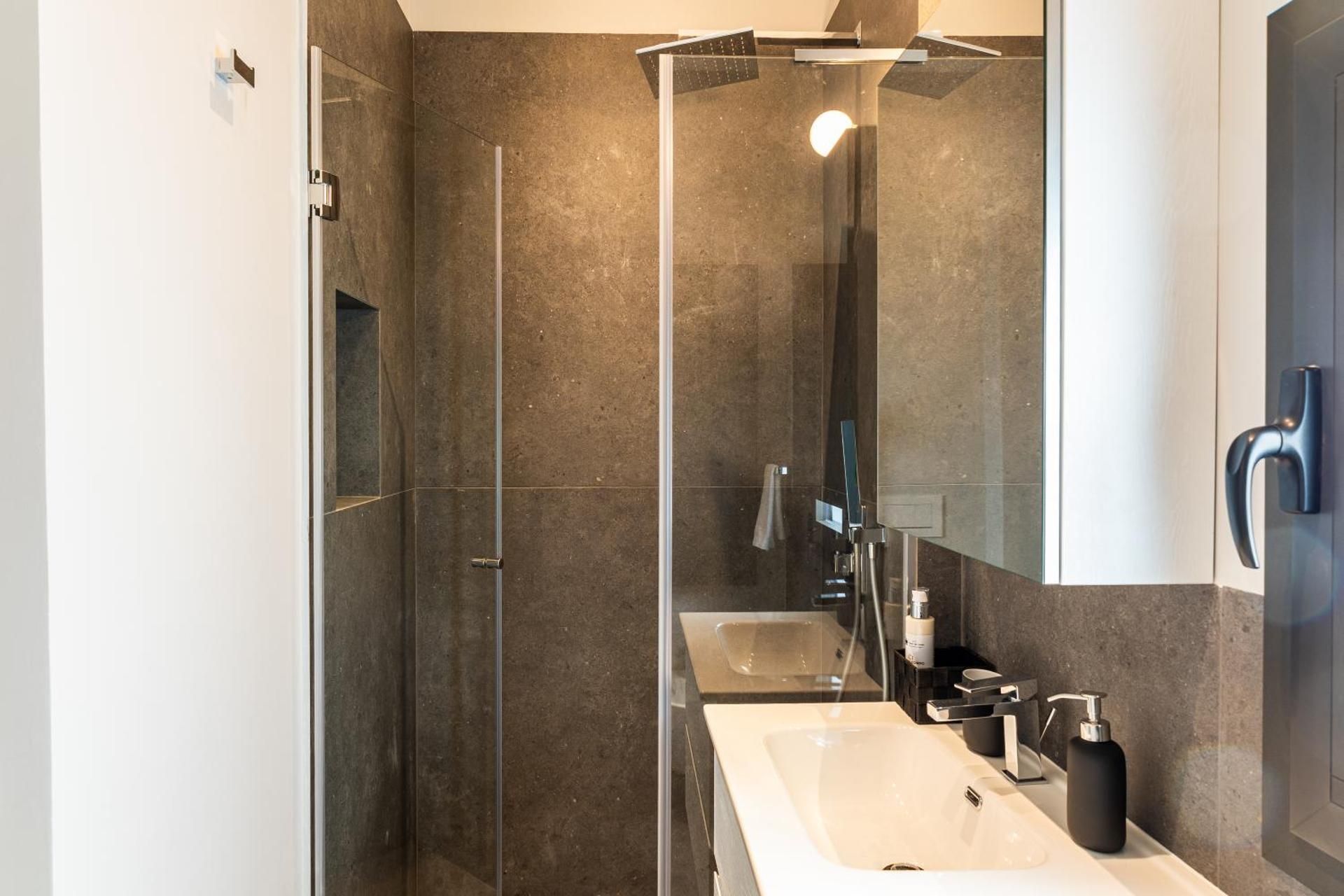 Panoramic Flat-Les Suites Deluxe Single Room 3