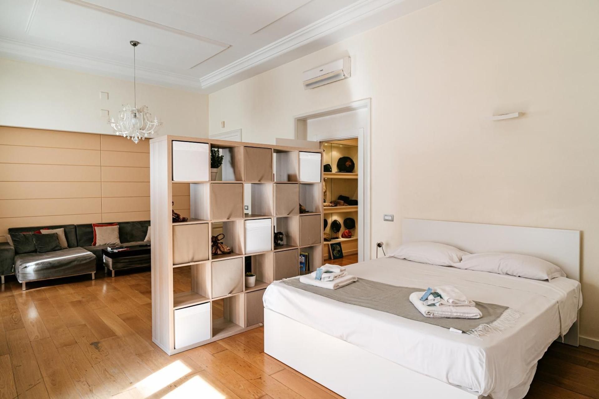 Madame Chapeau Bari One-Bedroom Apartment