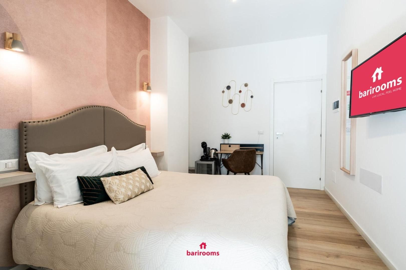 Barirooms - Picca 24 Double Room with Balcony