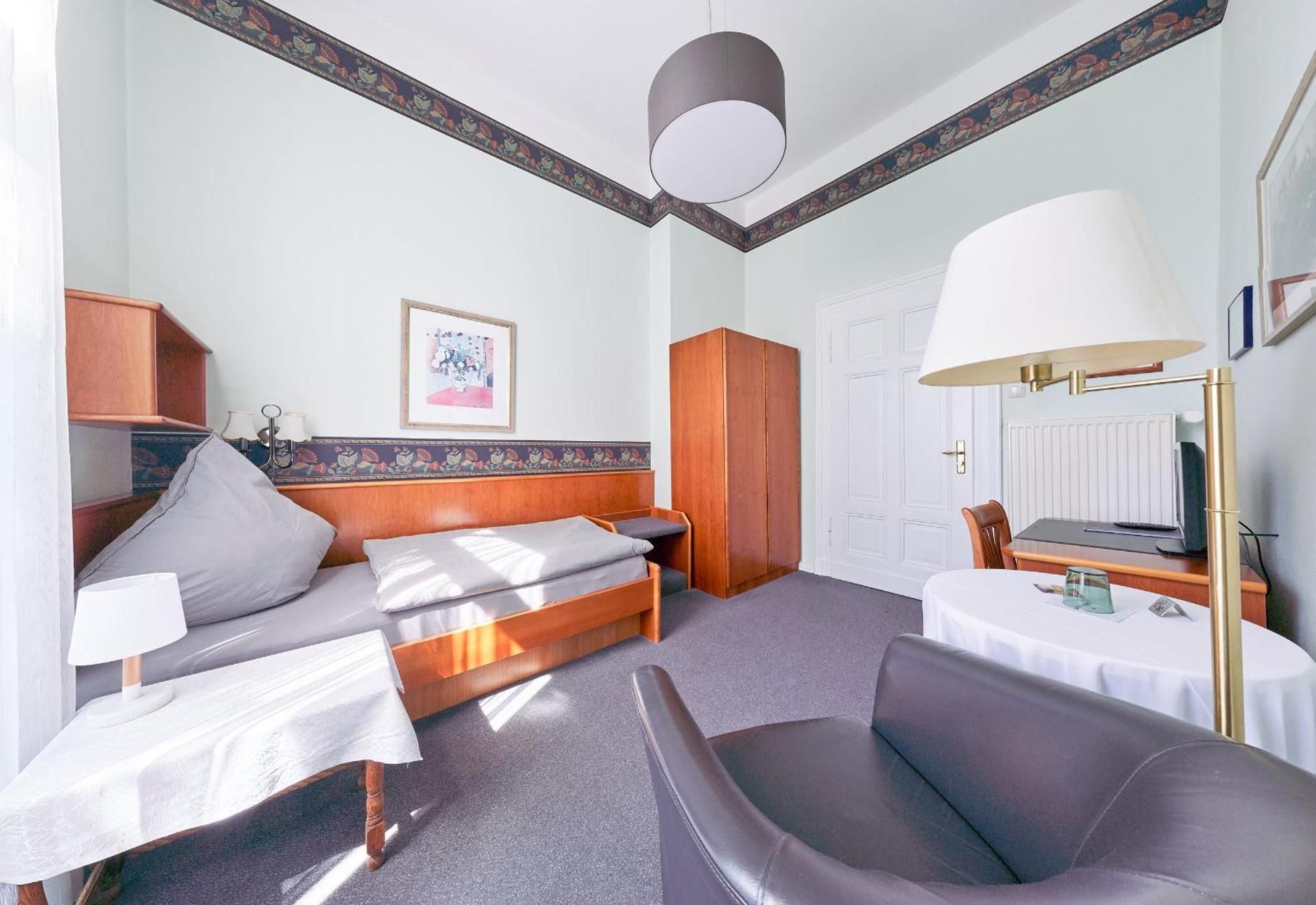 Einzelzimmer Classic mit Balkon