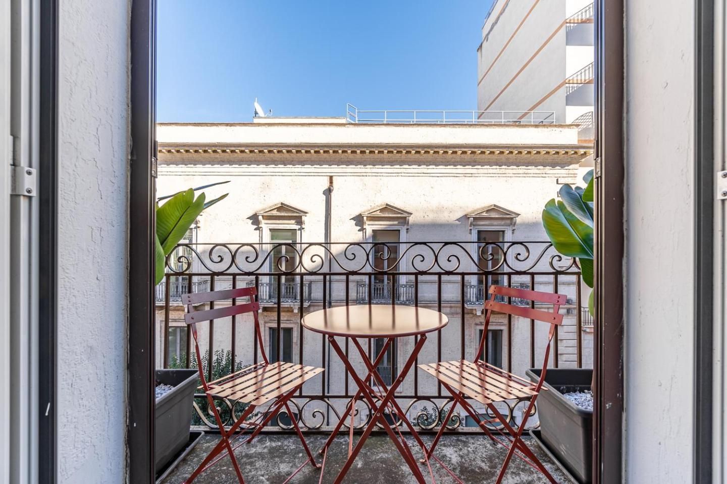 Vittorio's King Suite with Balcony 2