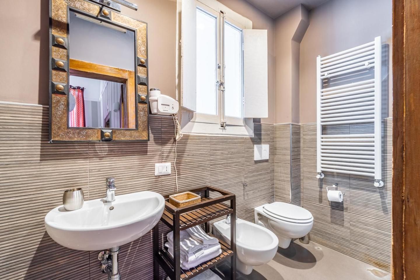 Vittorio's King Suite with Balcony 3