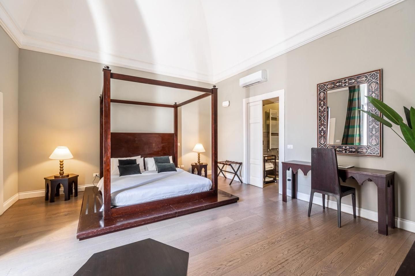 Vittorio's Suite with Balcony