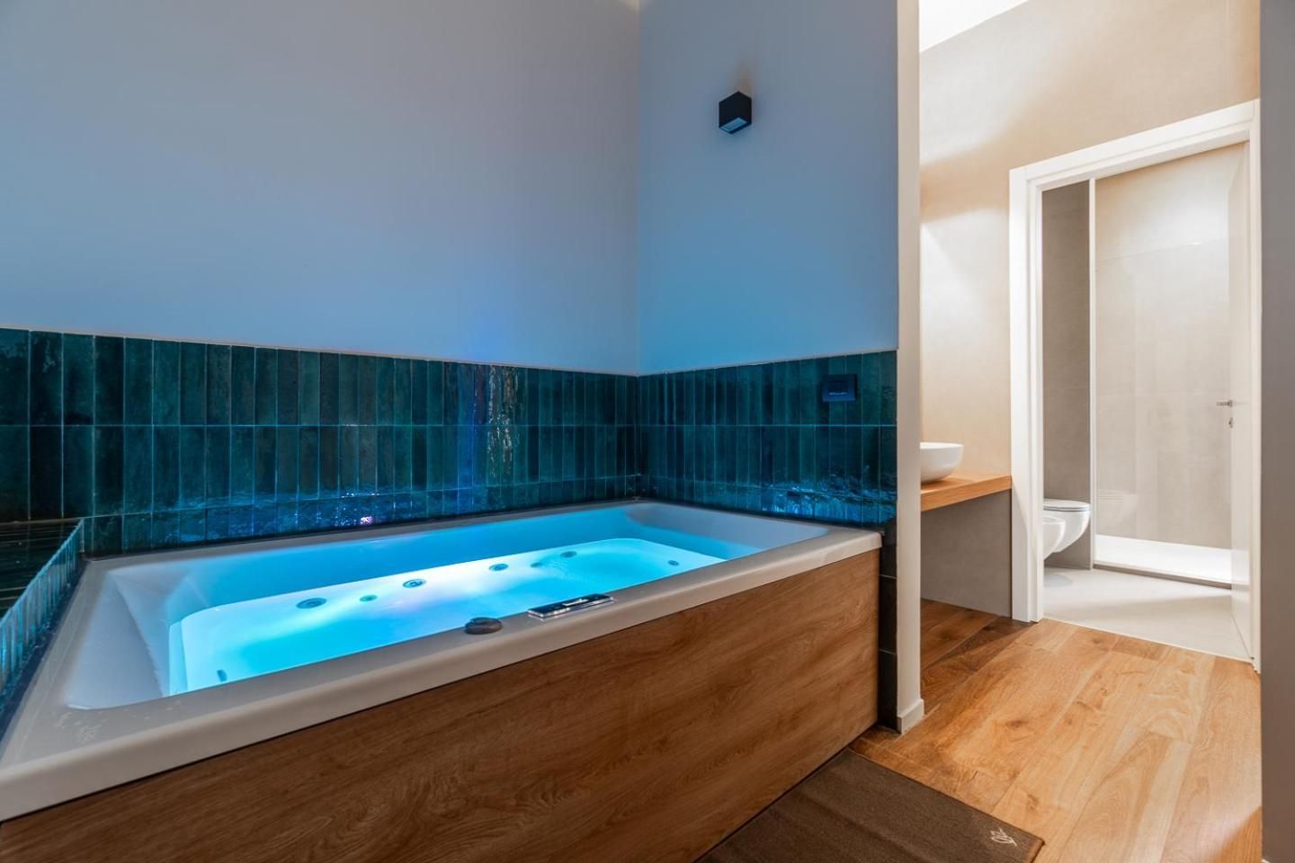 Palazzo Italia Suites Deluxe Double Room with Bath 3