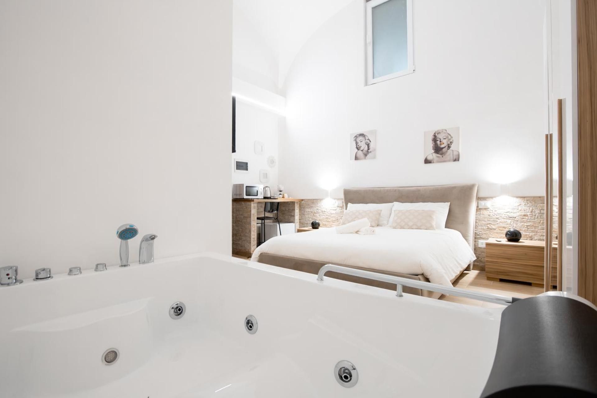 King Room with Spa Bath