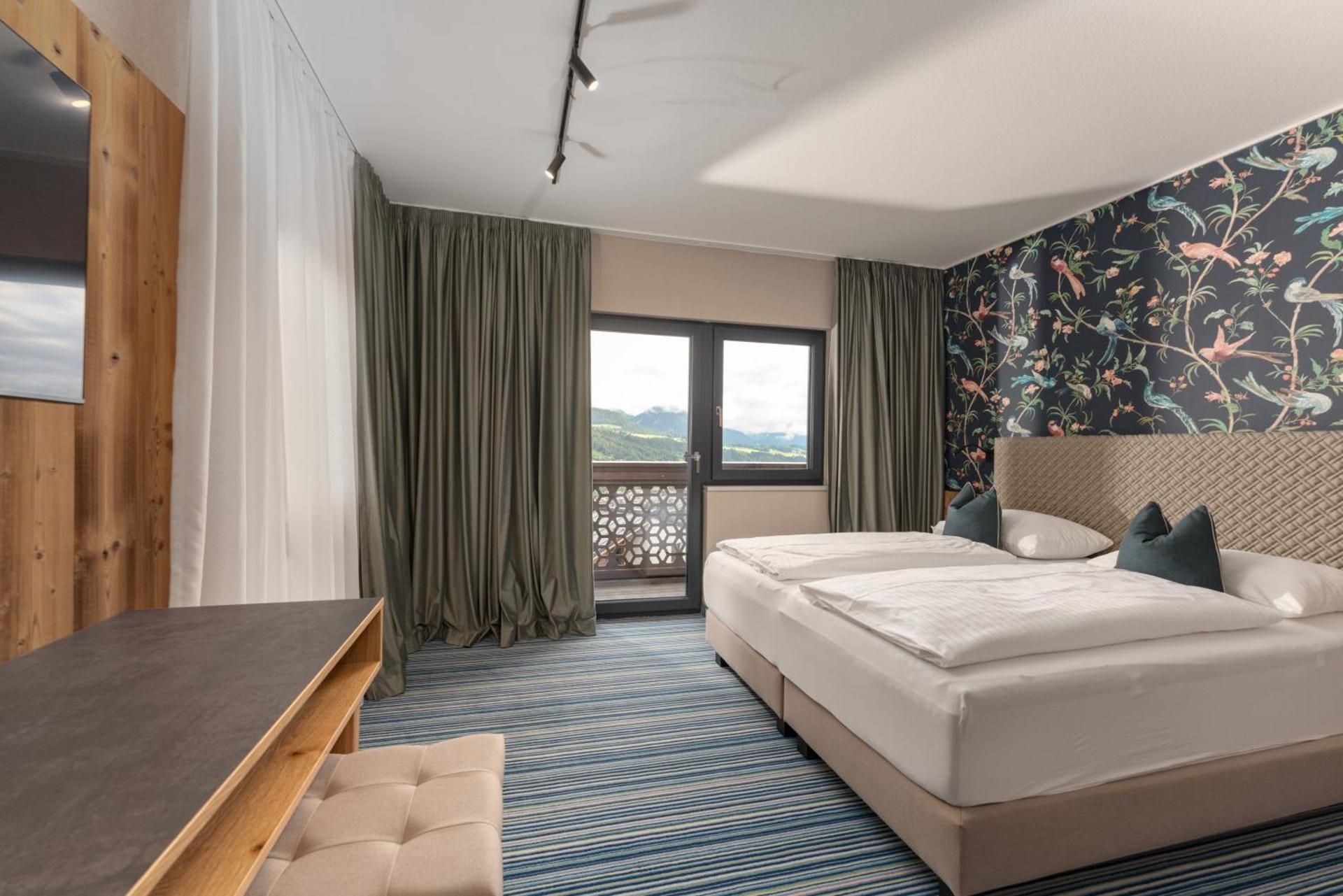 Deluxe apartment with a terrace and mountain views