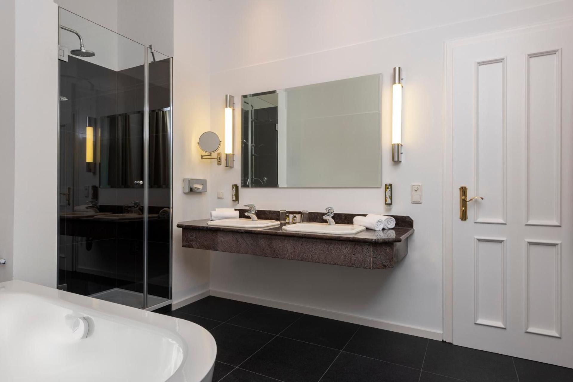 Suite - Manor House