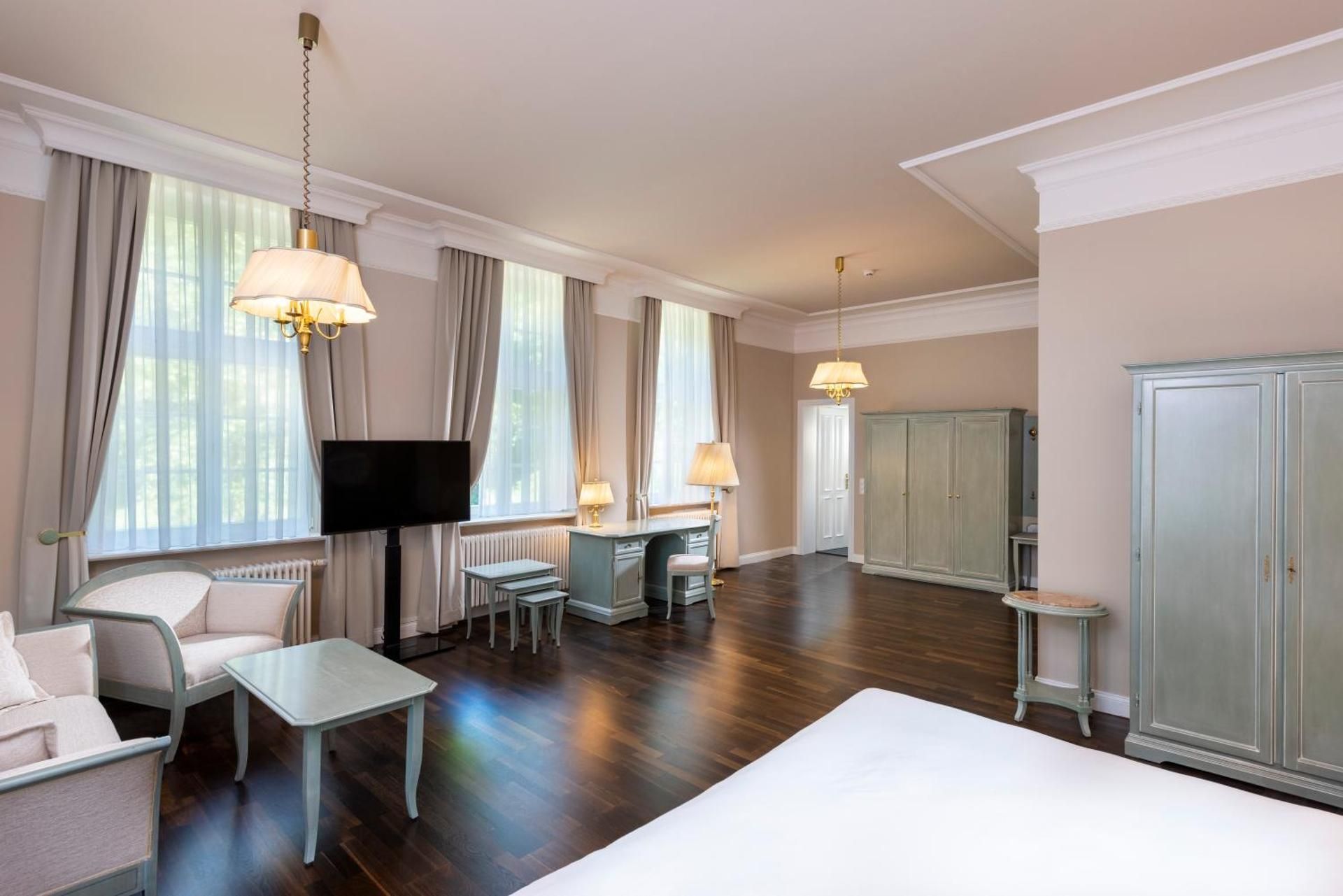 Suite - Manor House