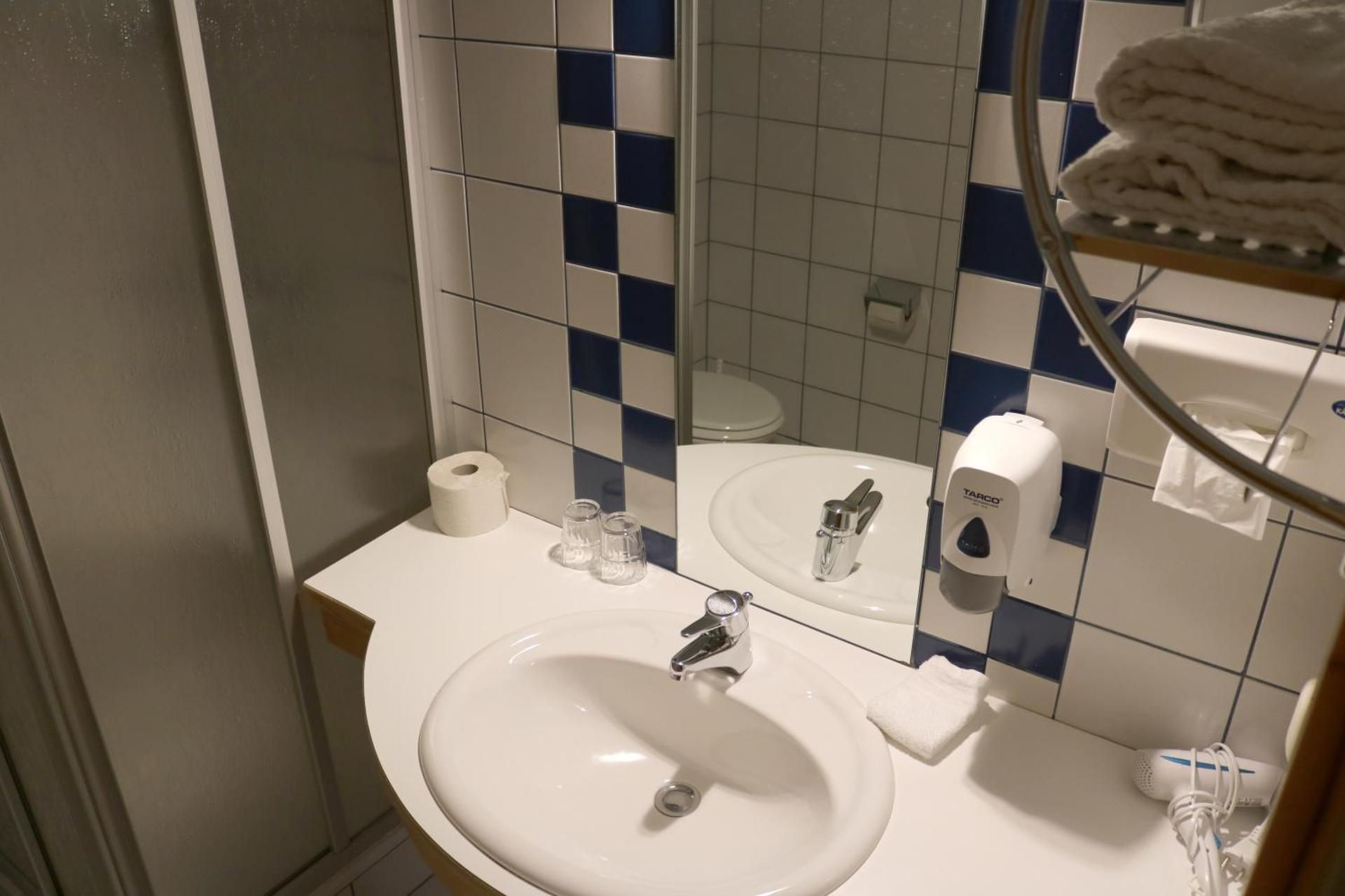 Quadruple Room with Private Bathroom