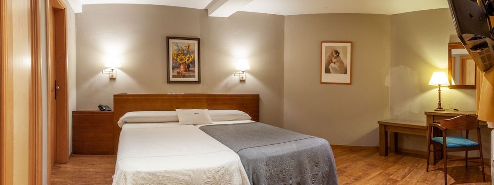 Standard Double Room (interior)