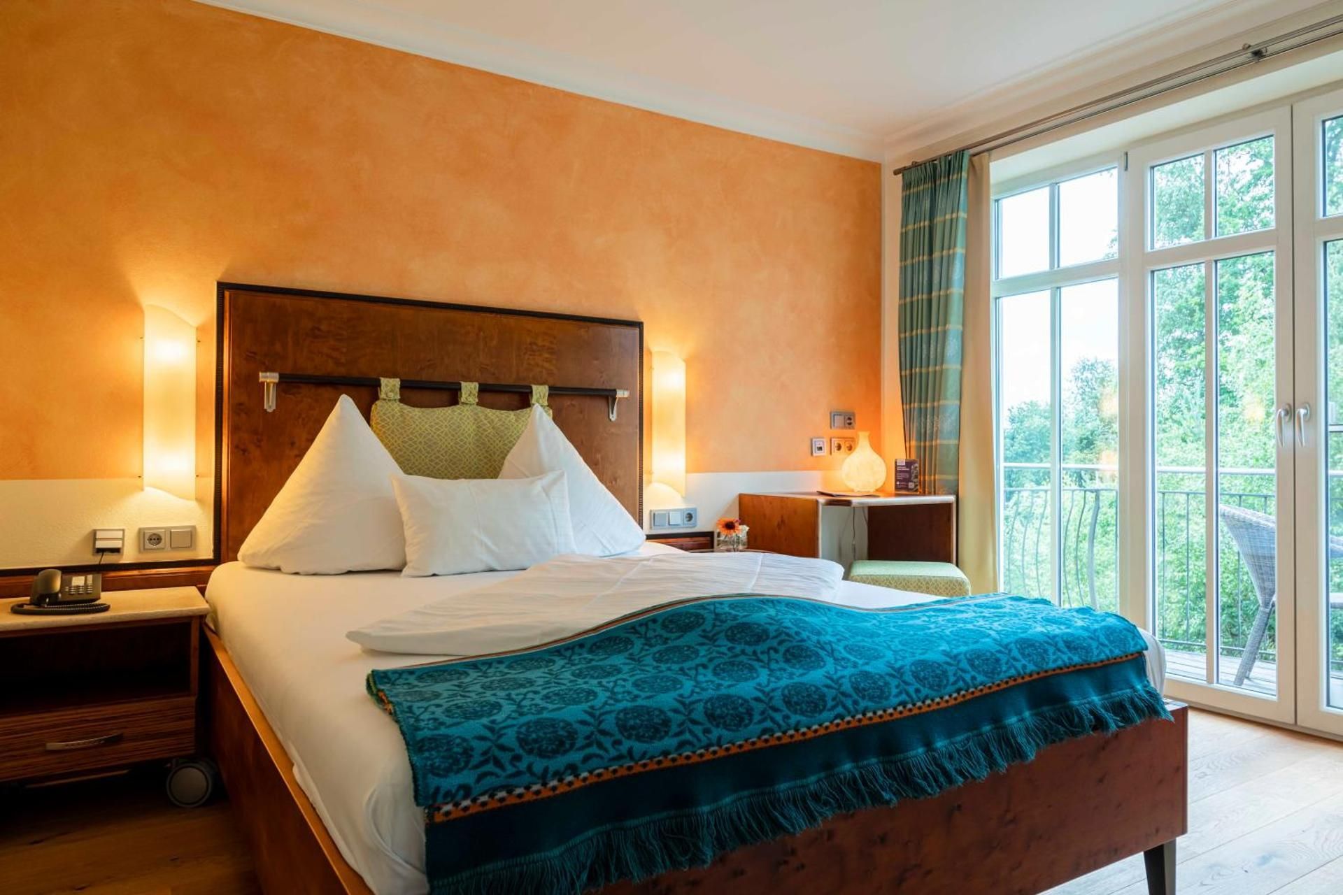 Queen Room with Garden View