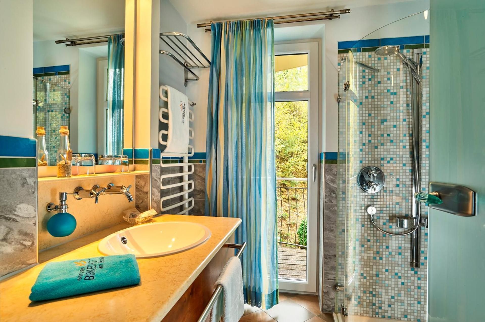 Queen Room with Garden View