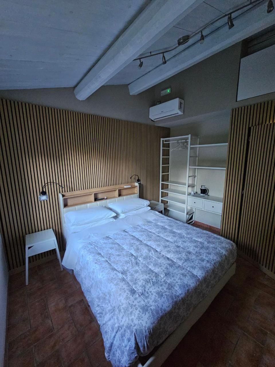 Country house "L'isola che non c'e" Double Room with Garden View