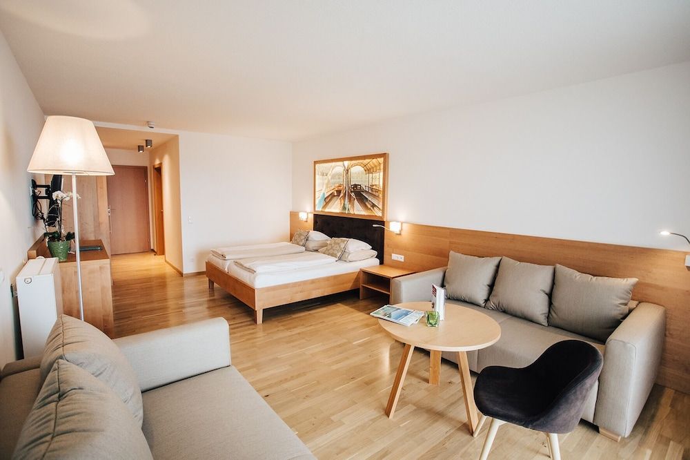 Comfort Suite, Balcony, Lake View